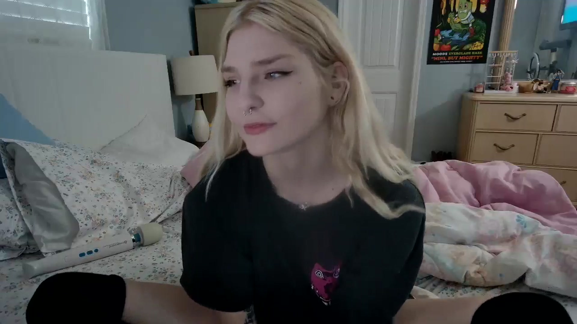Gallery image thumbnail from DuckChan0's myfreecams stream on, 05/12/2024, 22:09 image 20 of 20
