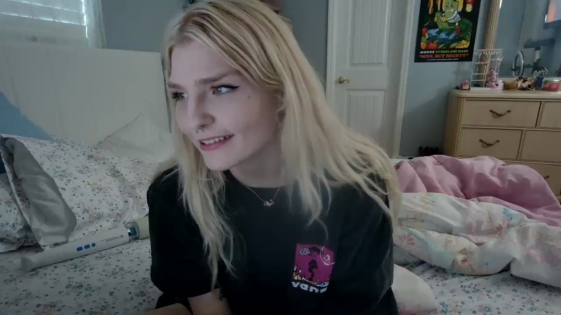 Gallery image thumbnail from DuckChan0's myfreecams stream on, 05/12/2024, 22:09 image 17 of 20