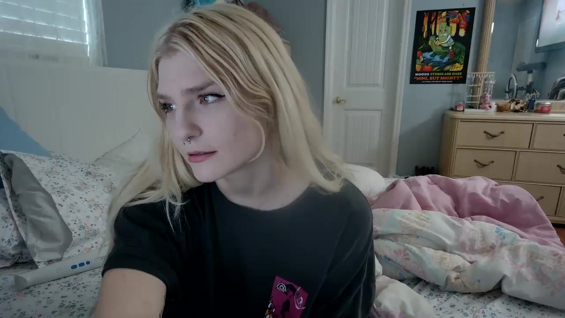 Gallery image thumbnail from DuckChan0's myfreecams stream on, 05/12/2024, 22:09 image 11 of 20