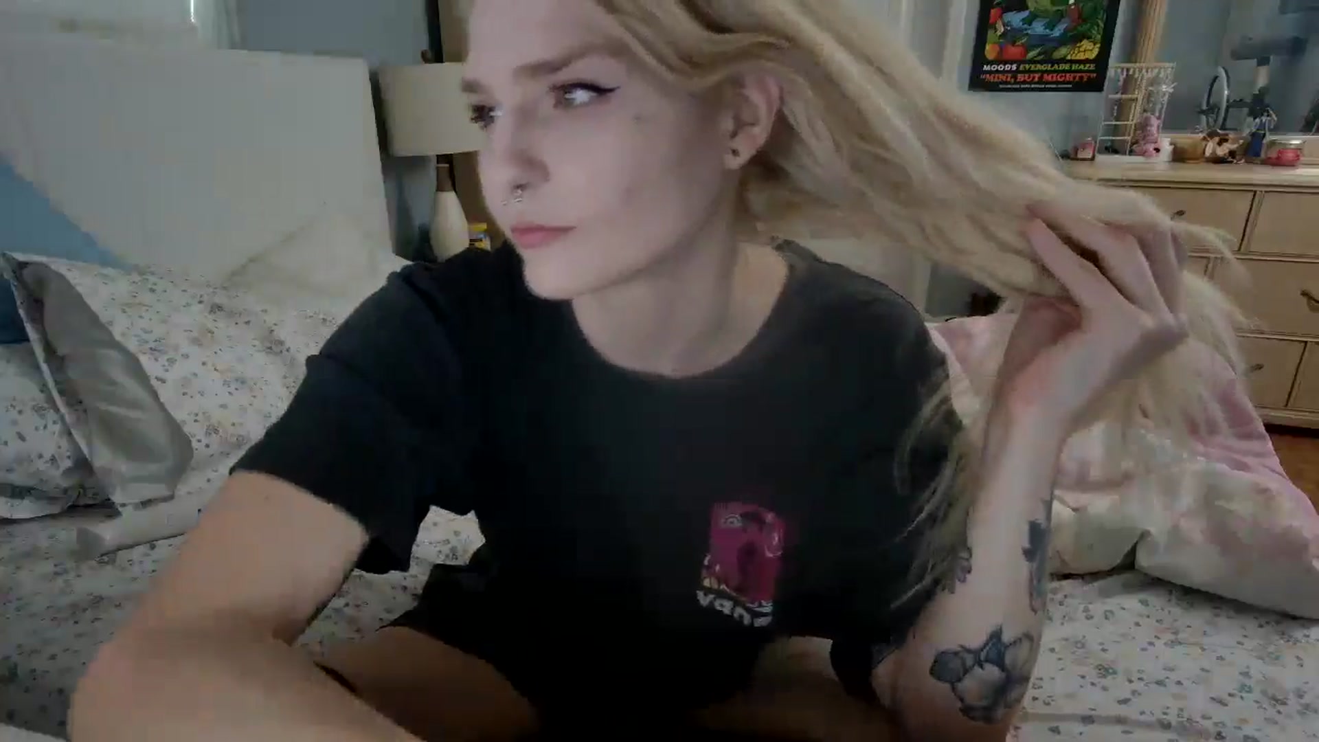 Gallery image thumbnail from DuckChan0's myfreecams stream on, 05/12/2024, 22:09 image 7 of 20