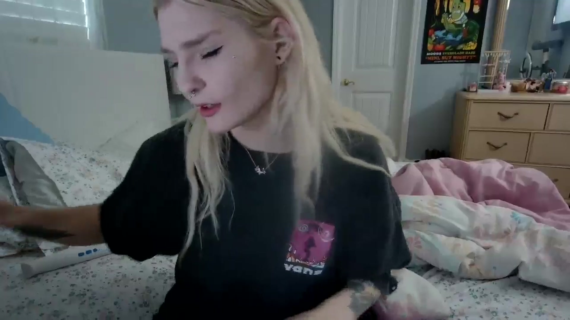 Gallery image thumbnail from DuckChan0's myfreecams stream on, 05/12/2024, 22:09 image 16 of 20