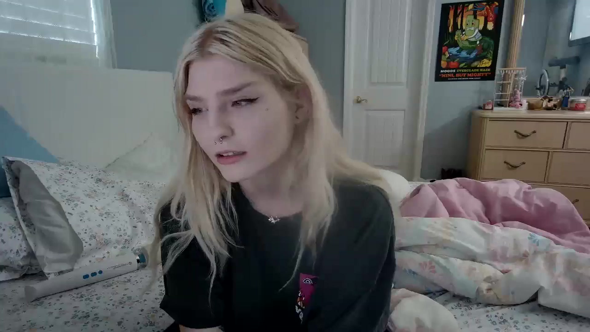 Gallery image thumbnail from DuckChan0's myfreecams stream on, 05/12/2024, 22:09 image 14 of 20