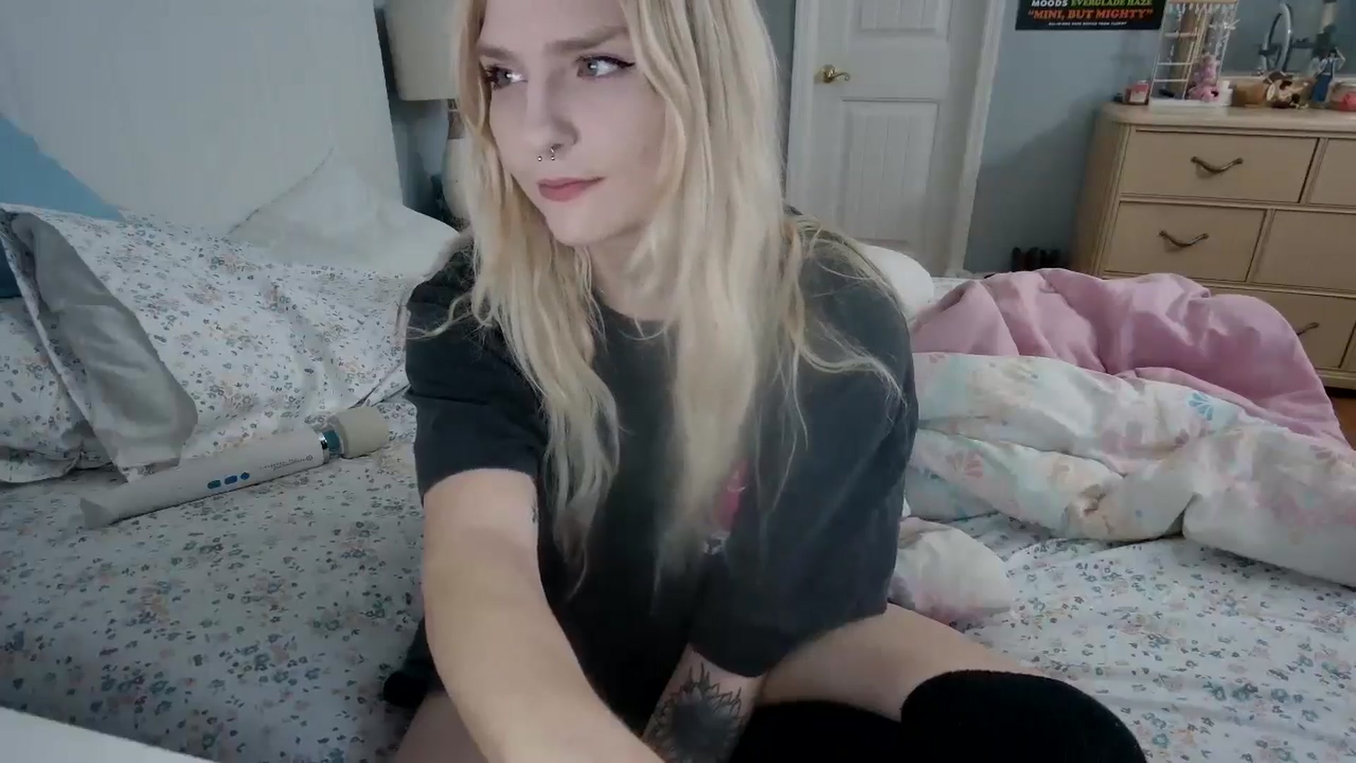 Gallery image thumbnail from DuckChan0's myfreecams stream on, 05/12/2024, 22:09 image 4 of 20