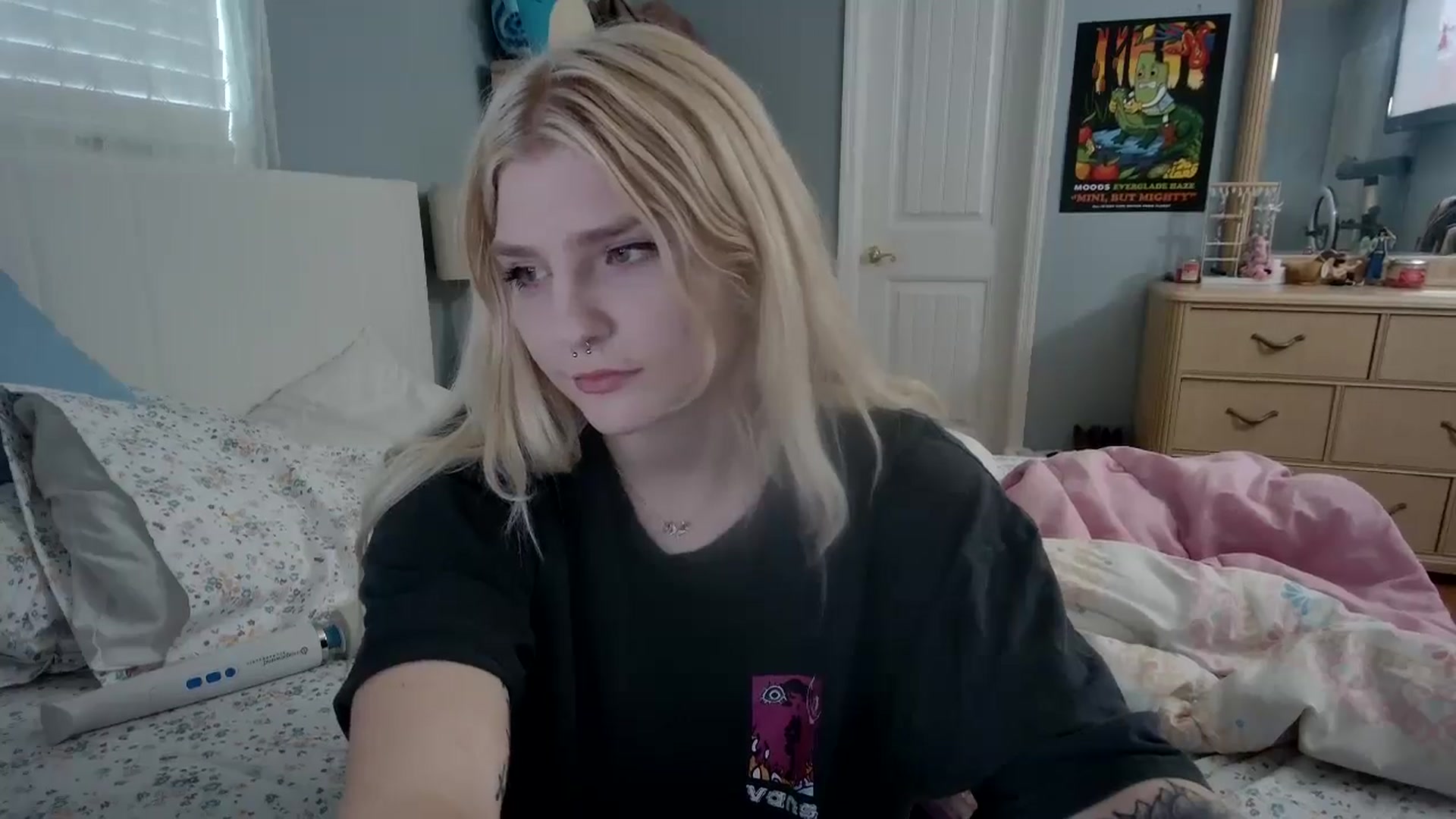 Gallery image thumbnail from DuckChan0's myfreecams stream on, 05/12/2024, 22:09 image 12 of 20