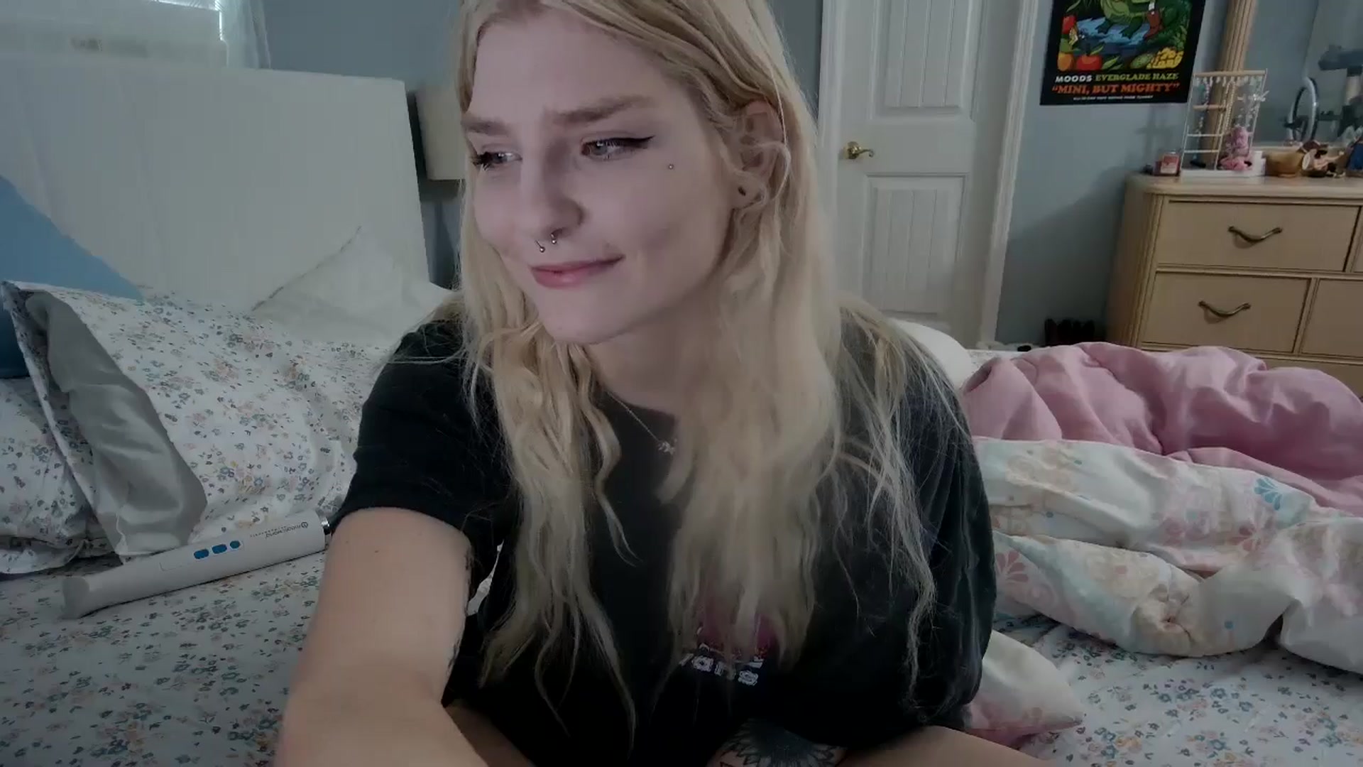 Gallery image thumbnail from DuckChan0's myfreecams stream on, 05/12/2024, 22:40 image 11 of 20