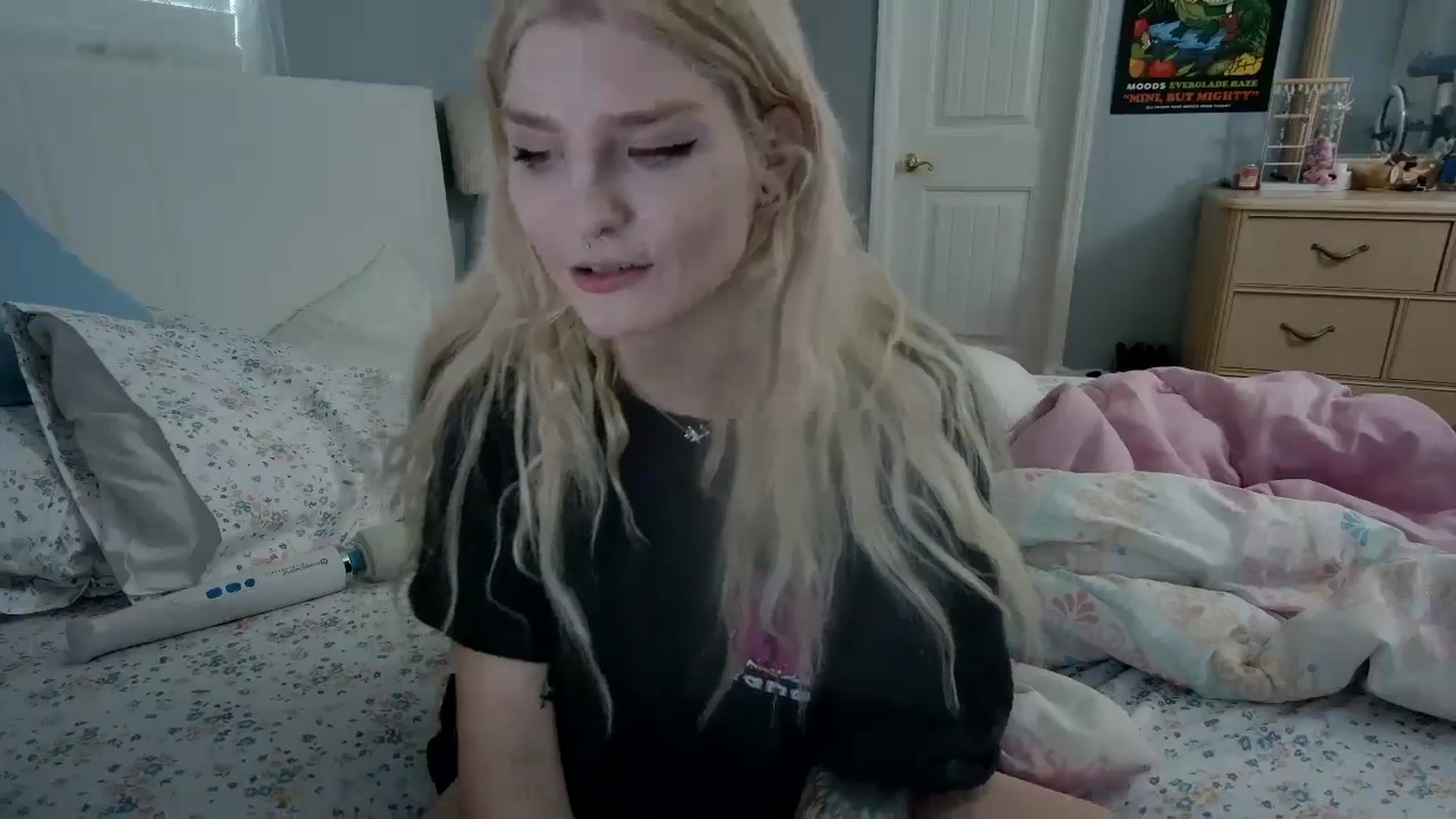 Gallery image thumbnail from DuckChan0's myfreecams stream on, 05/12/2024, 22:40 image 10 of 20