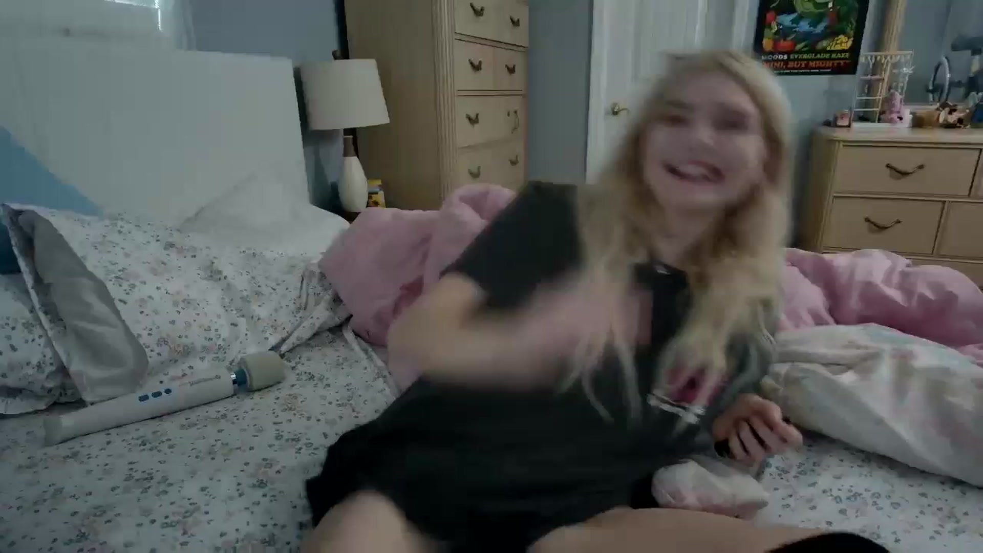 Gallery image thumbnail from DuckChan0's myfreecams stream on, 05/12/2024, 22:40 image 16 of 20
