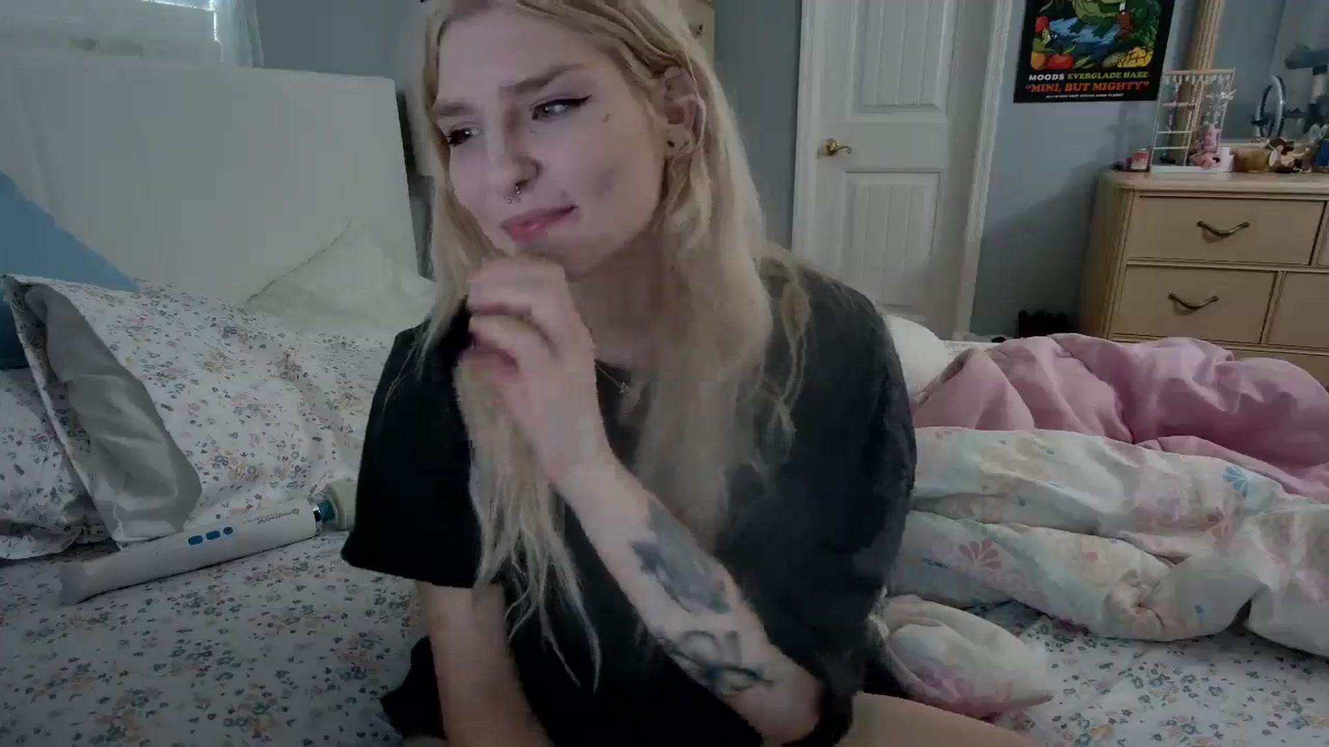 Gallery image thumbnail from DuckChan0's myfreecams stream on, 05/12/2024, 22:40 image 12 of 20