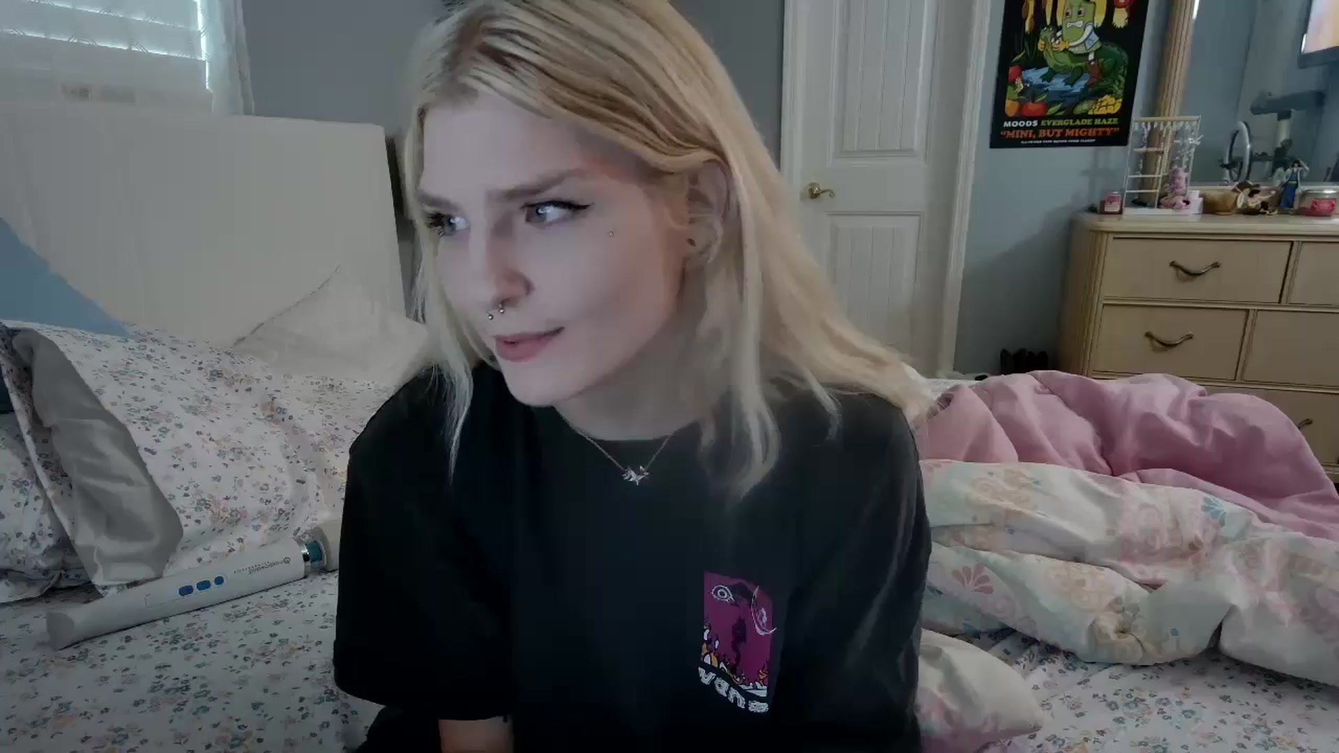 Gallery image thumbnail from DuckChan0's myfreecams stream on, 05/12/2024, 22:40 image 1 of 20
