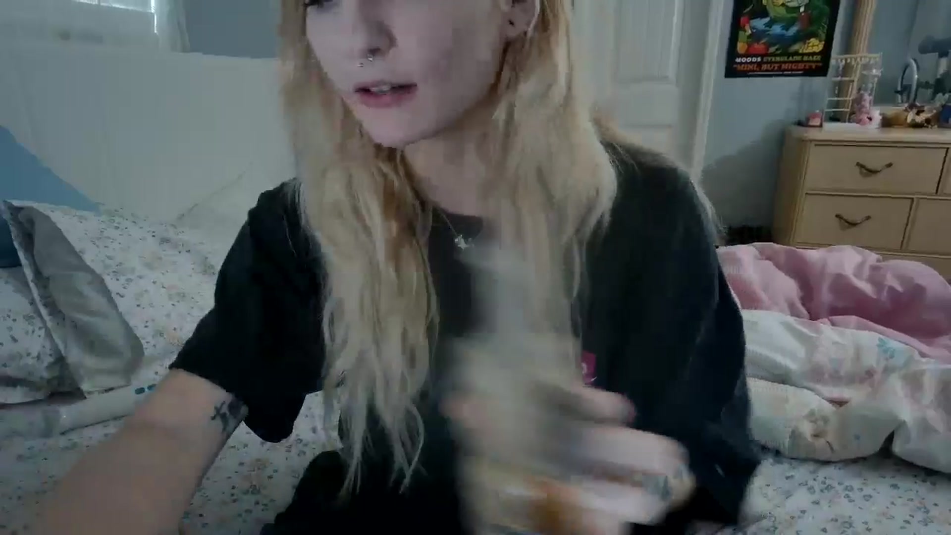 Gallery image thumbnail from DuckChan0's myfreecams stream on, 05/12/2024, 22:40 image 8 of 20