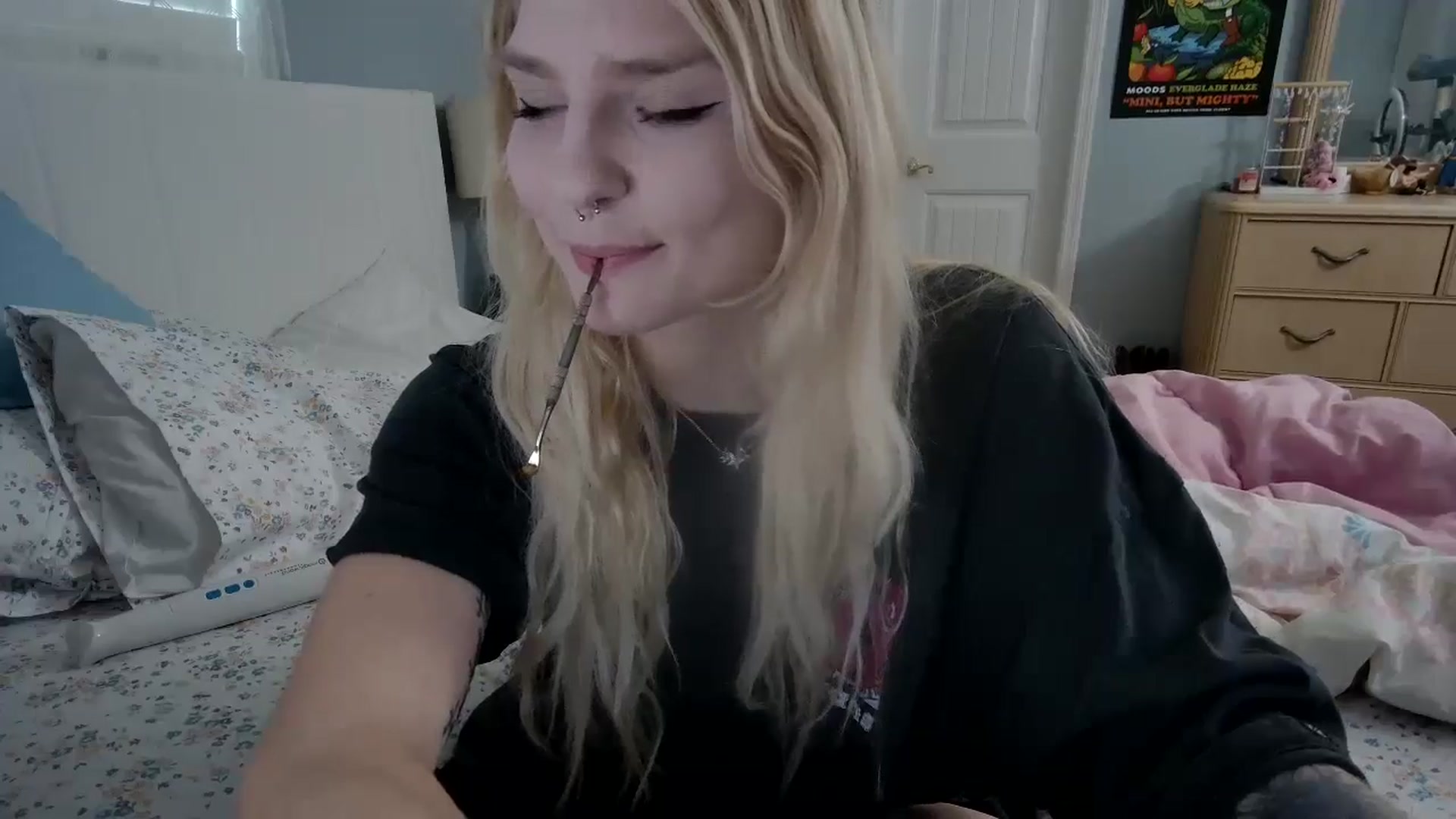Gallery image thumbnail from DuckChan0's myfreecams stream on, 05/12/2024, 22:40 image 7 of 20