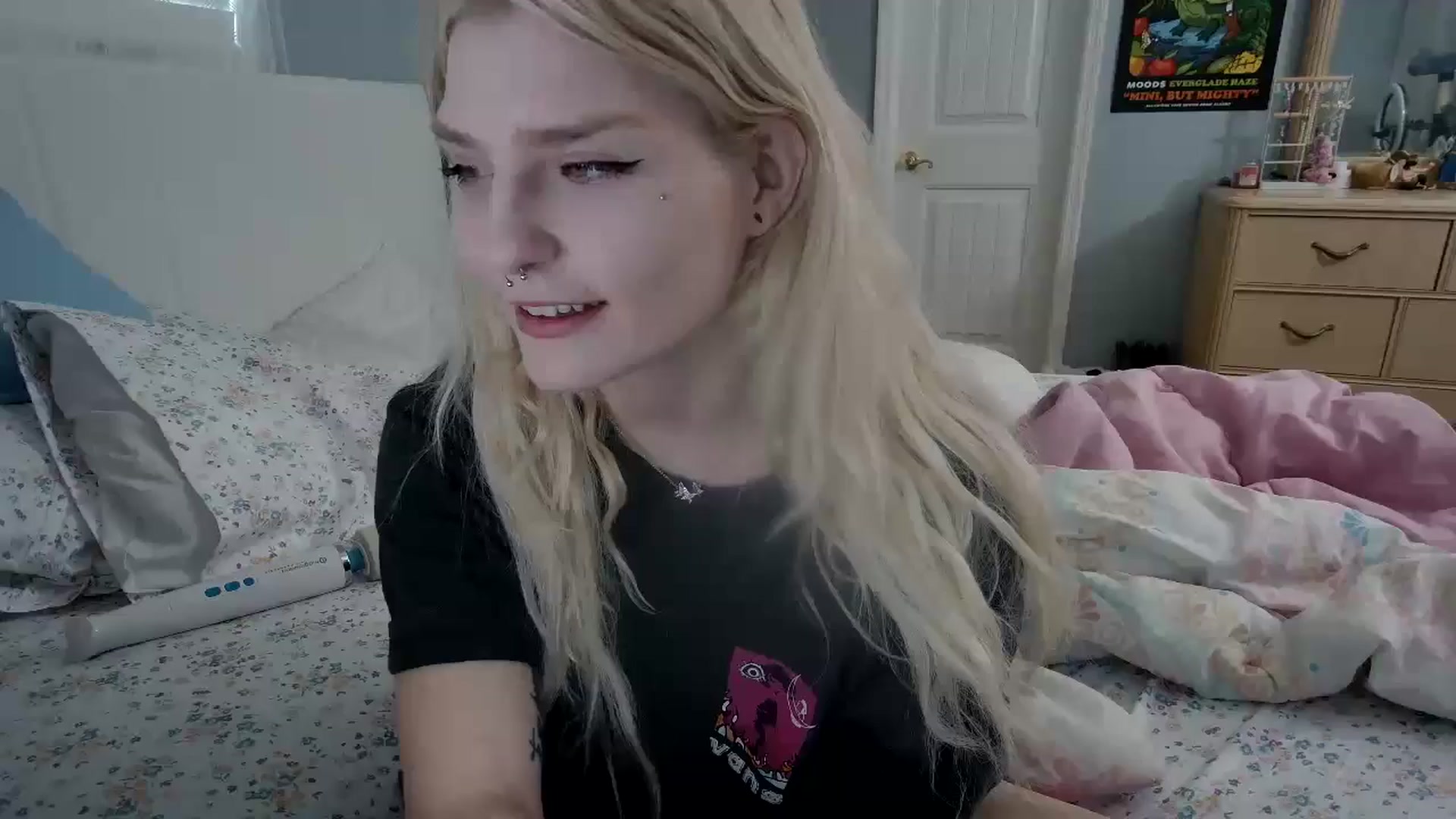 Gallery image thumbnail from DuckChan0's myfreecams stream on, 05/12/2024, 22:40 image 14 of 20