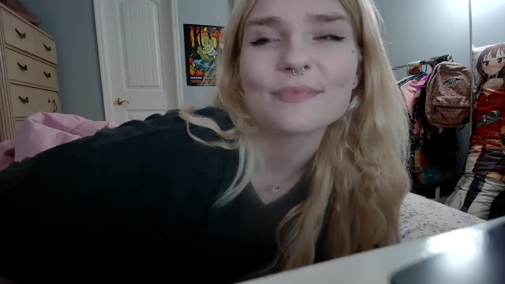Gallery image thumbnail from DuckChan0's myfreecams stream on, 05/12/2024, 23:27 image 16 of 20