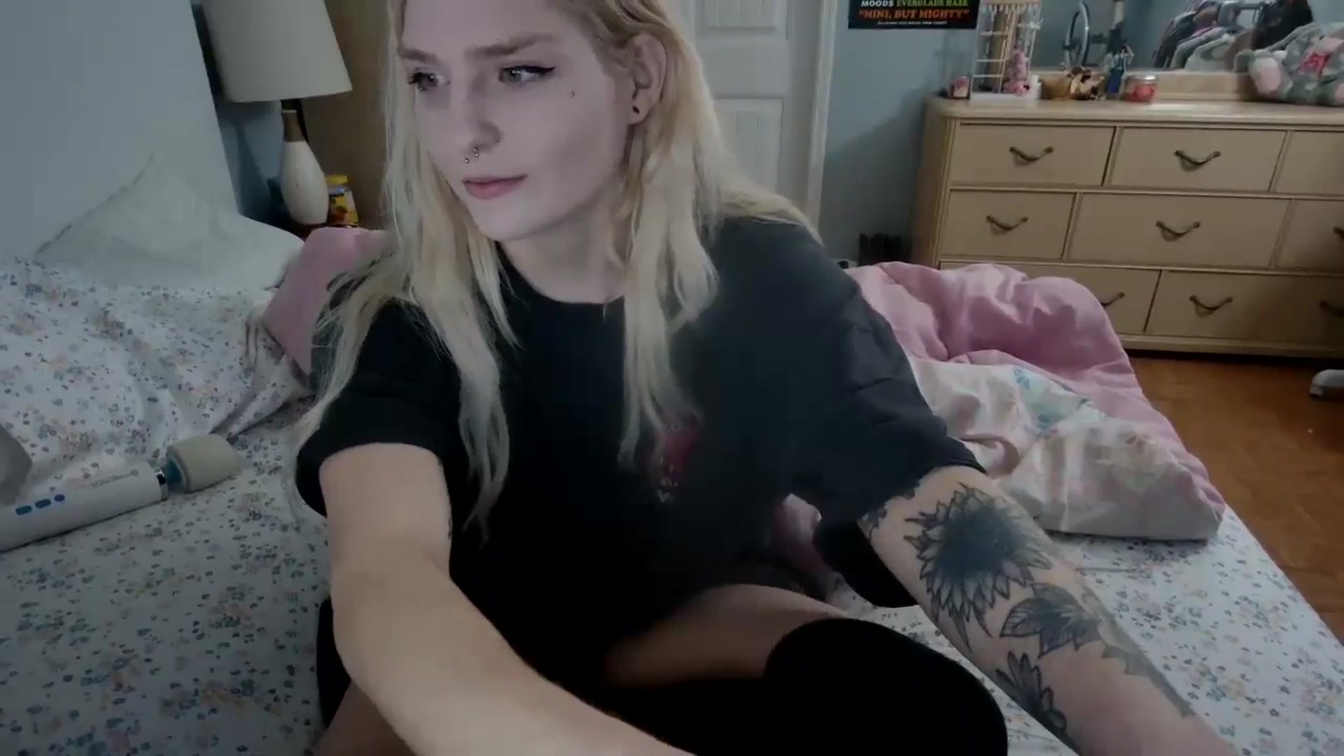Gallery image thumbnail from DuckChan0's myfreecams stream on, 05/12/2024, 23:27 image 6 of 20