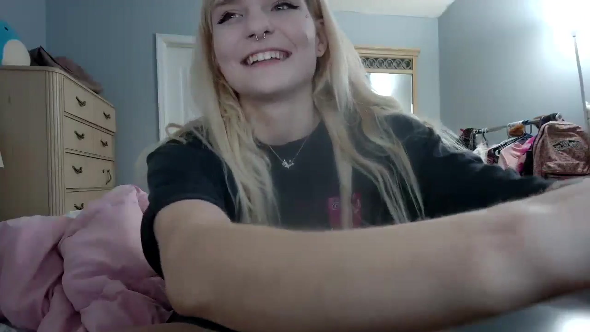 Gallery image thumbnail from DuckChan0's myfreecams stream on, 05/12/2024, 23:27 image 19 of 20