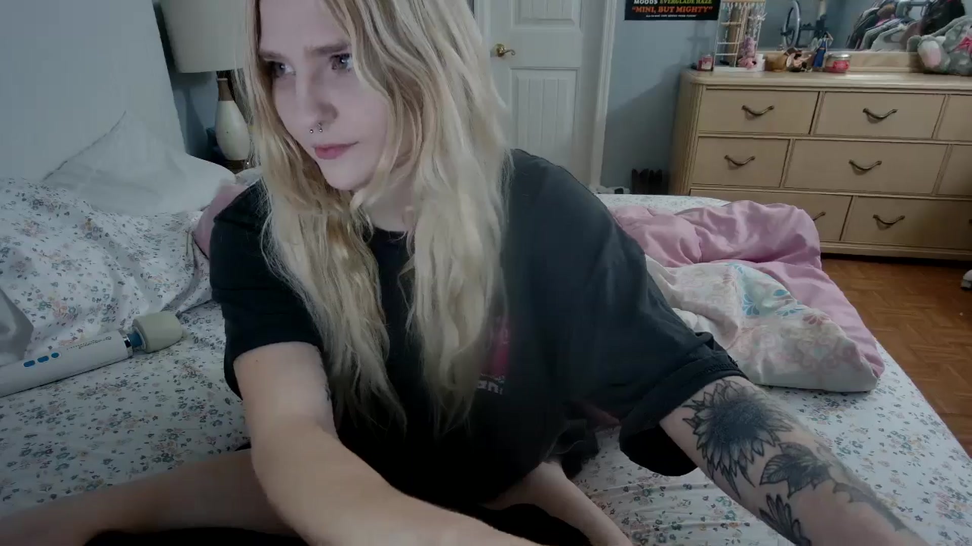 Gallery image thumbnail from DuckChan0's myfreecams stream on, 05/12/2024, 23:27 image 11 of 20