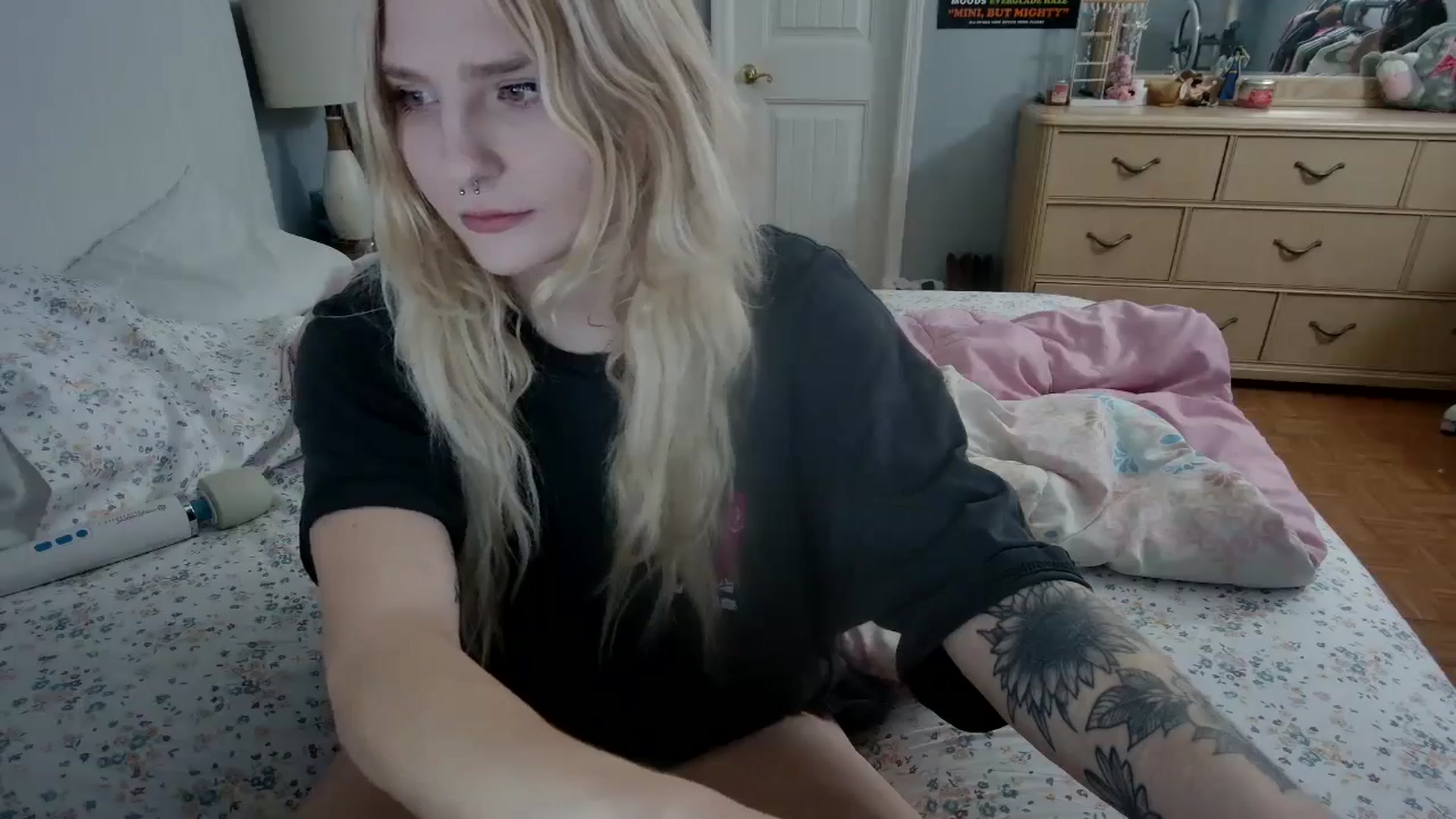 Gallery image thumbnail from DuckChan0's myfreecams stream on, 05/12/2024, 23:27 image 13 of 20