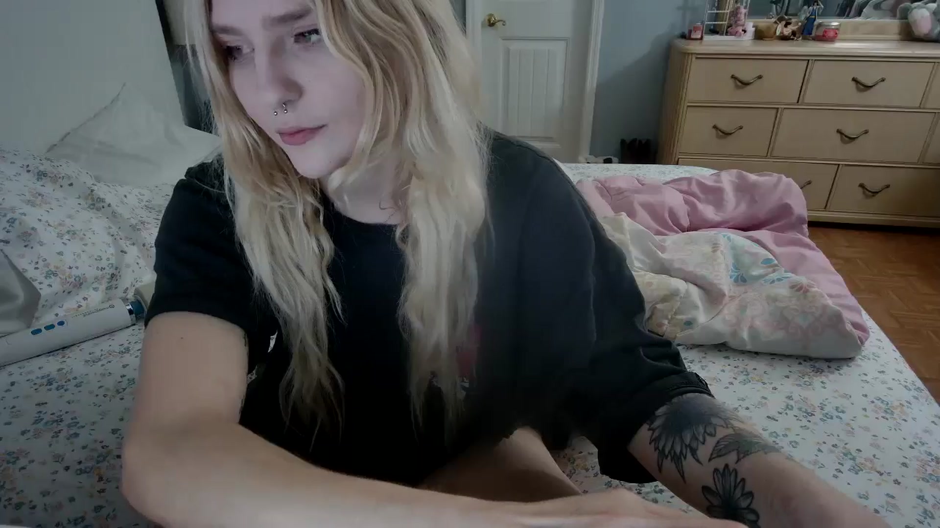 Gallery image thumbnail from DuckChan0's myfreecams stream on, 05/12/2024, 23:27 image 14 of 20