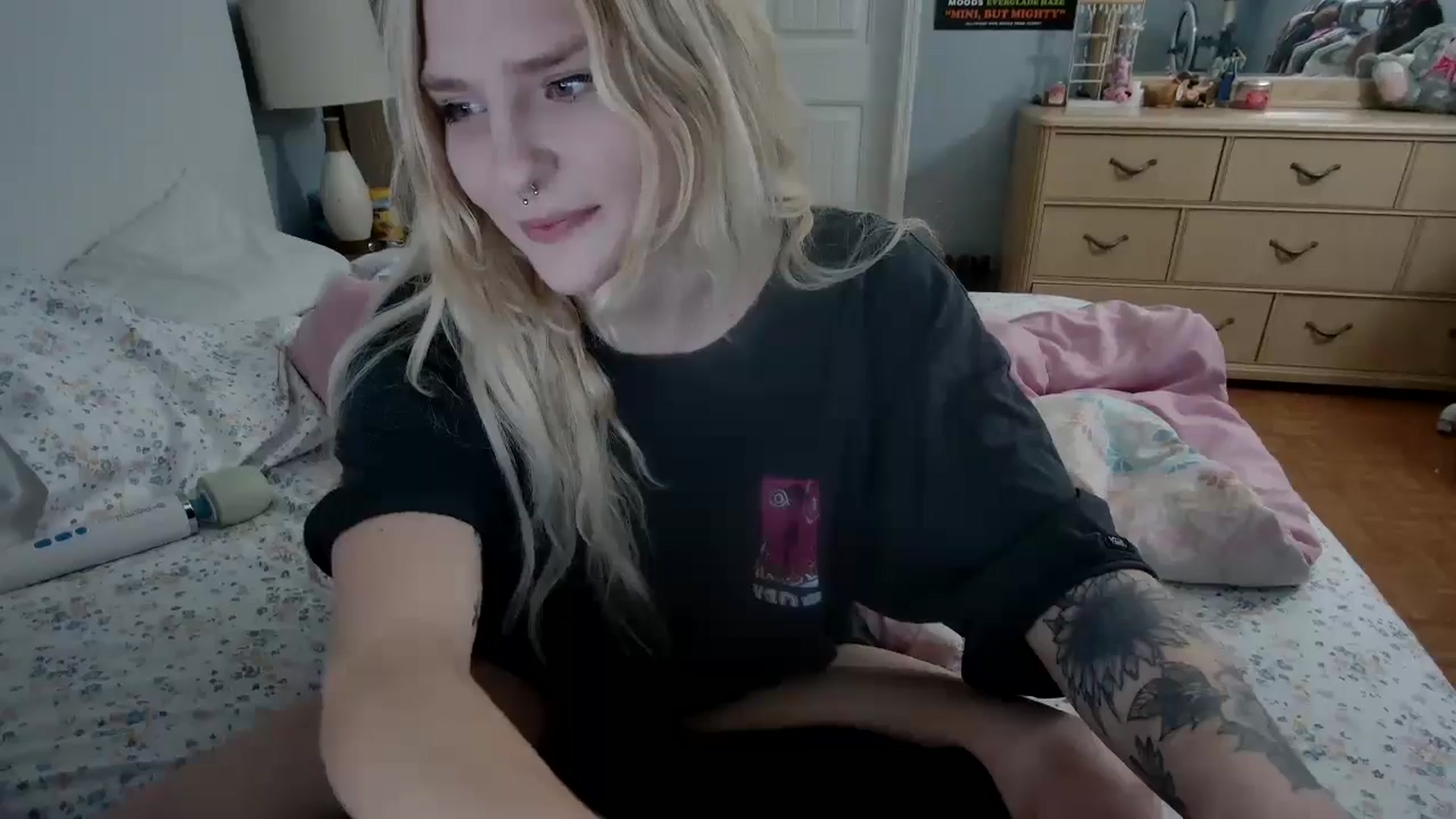 Gallery image thumbnail from DuckChan0's myfreecams stream on, 05/12/2024, 23:27 image 9 of 20
