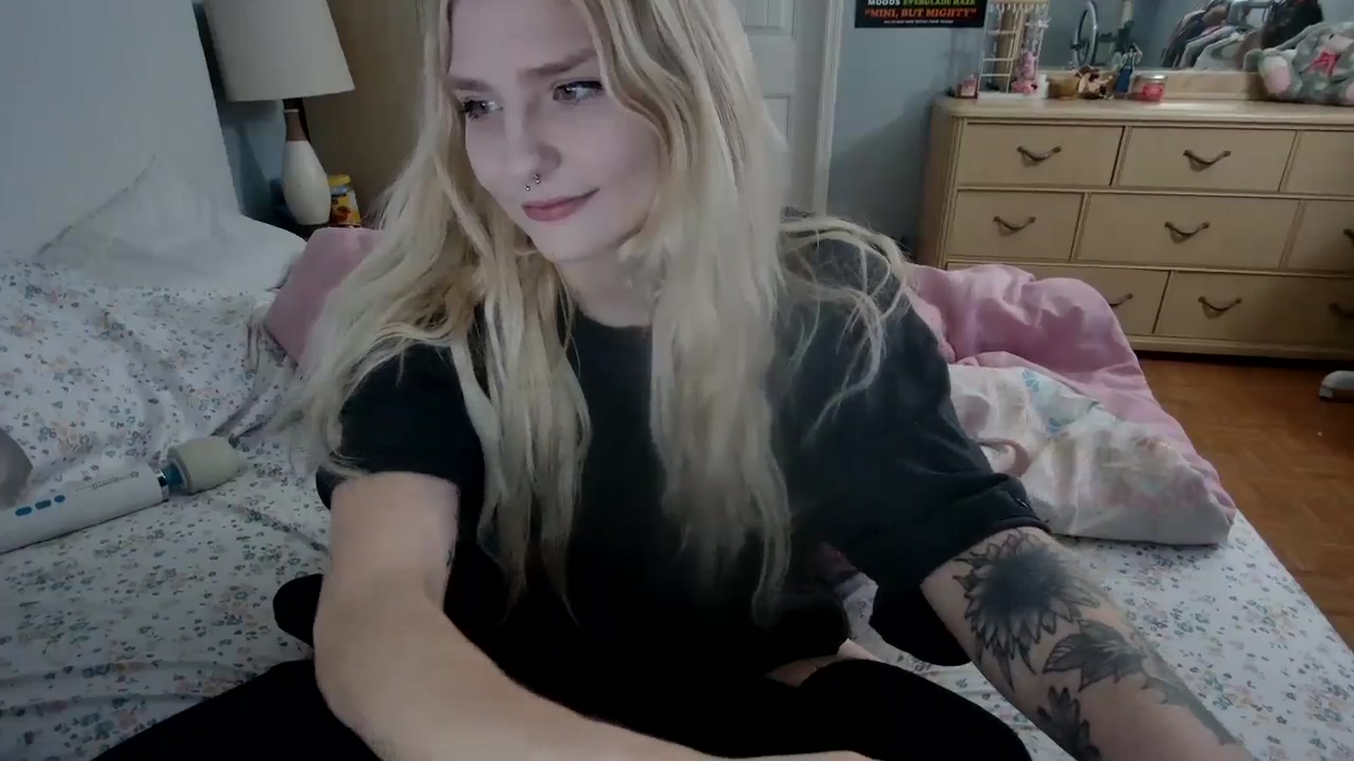 Gallery image thumbnail from DuckChan0's myfreecams stream on, 05/12/2024, 23:27 image 7 of 20