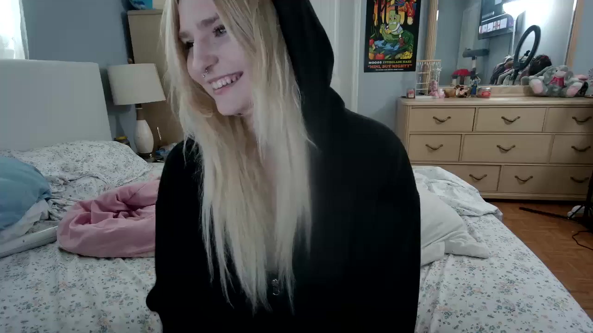 Gallery image thumbnail from DuckChan0's myfreecams stream on, 05/14/2024, 14:47 image 15 of 20
