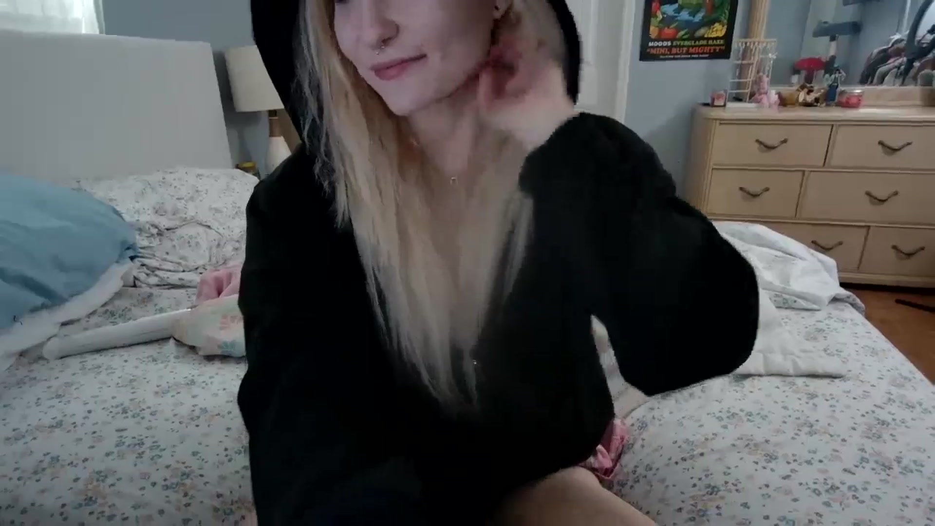 Gallery image thumbnail from DuckChan0's myfreecams stream on, 05/14/2024, 14:47 image 10 of 20