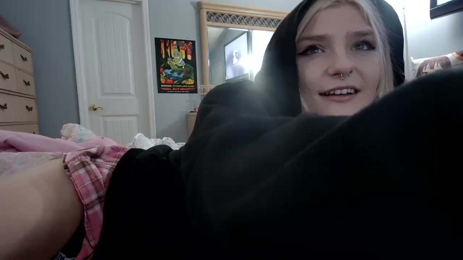 Gallery image thumbnail from DuckChan0's myfreecams stream on, 05/14/2024, 14:47 image 12 of 20