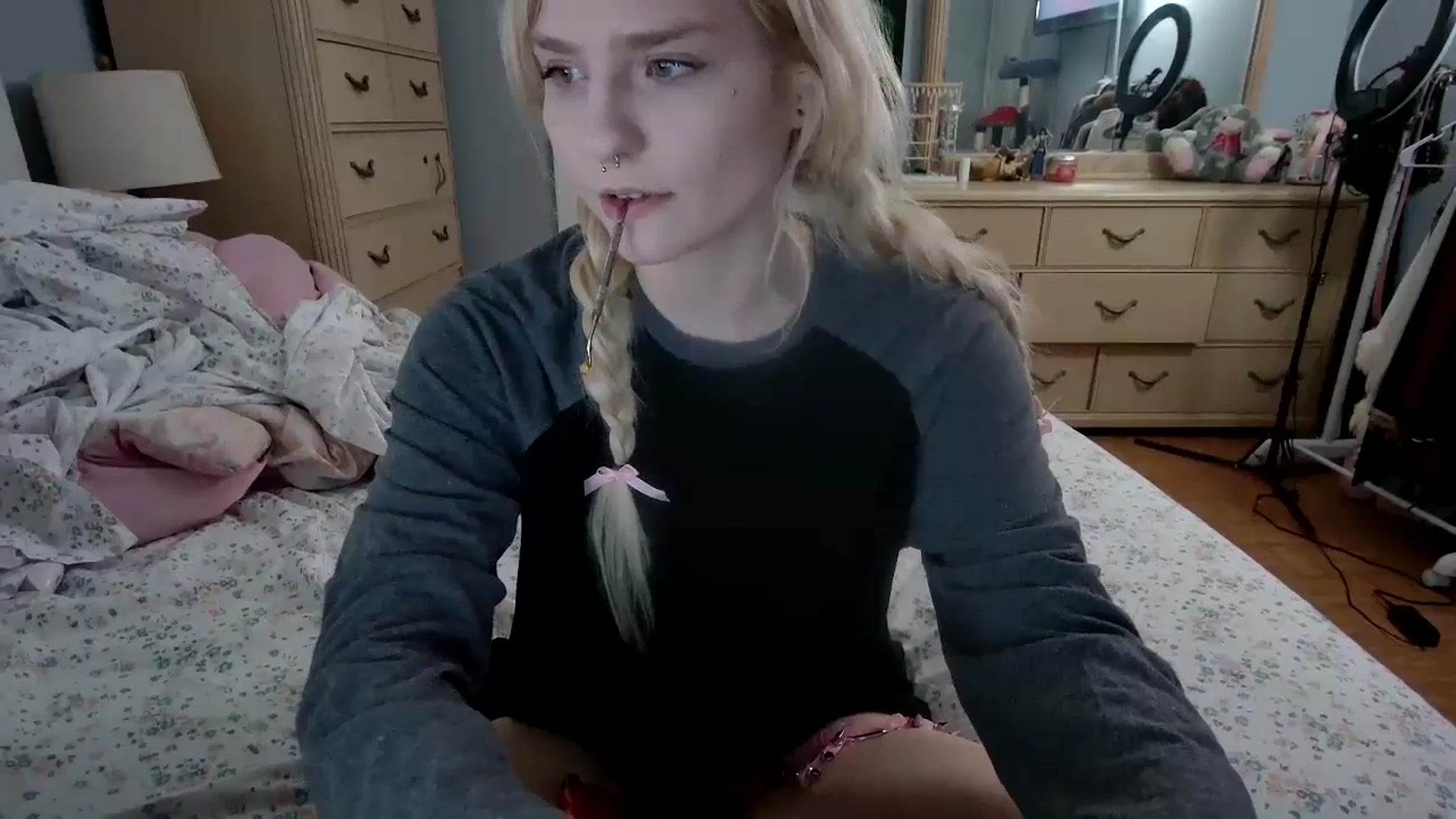 Gallery image thumbnail from DuckChan0's myfreecams stream on, 05/15/2024, 17:15 image 2 of 20