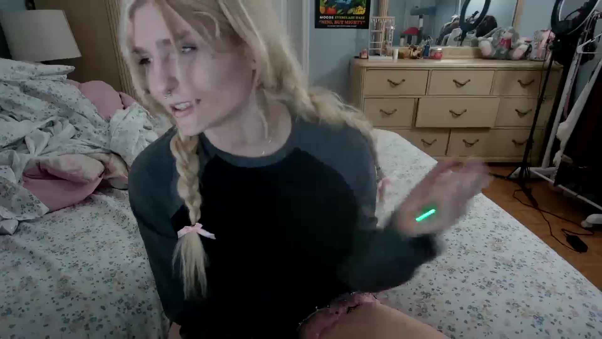Gallery image thumbnail from DuckChan0's myfreecams stream on, 05/15/2024, 17:15 image 8 of 20