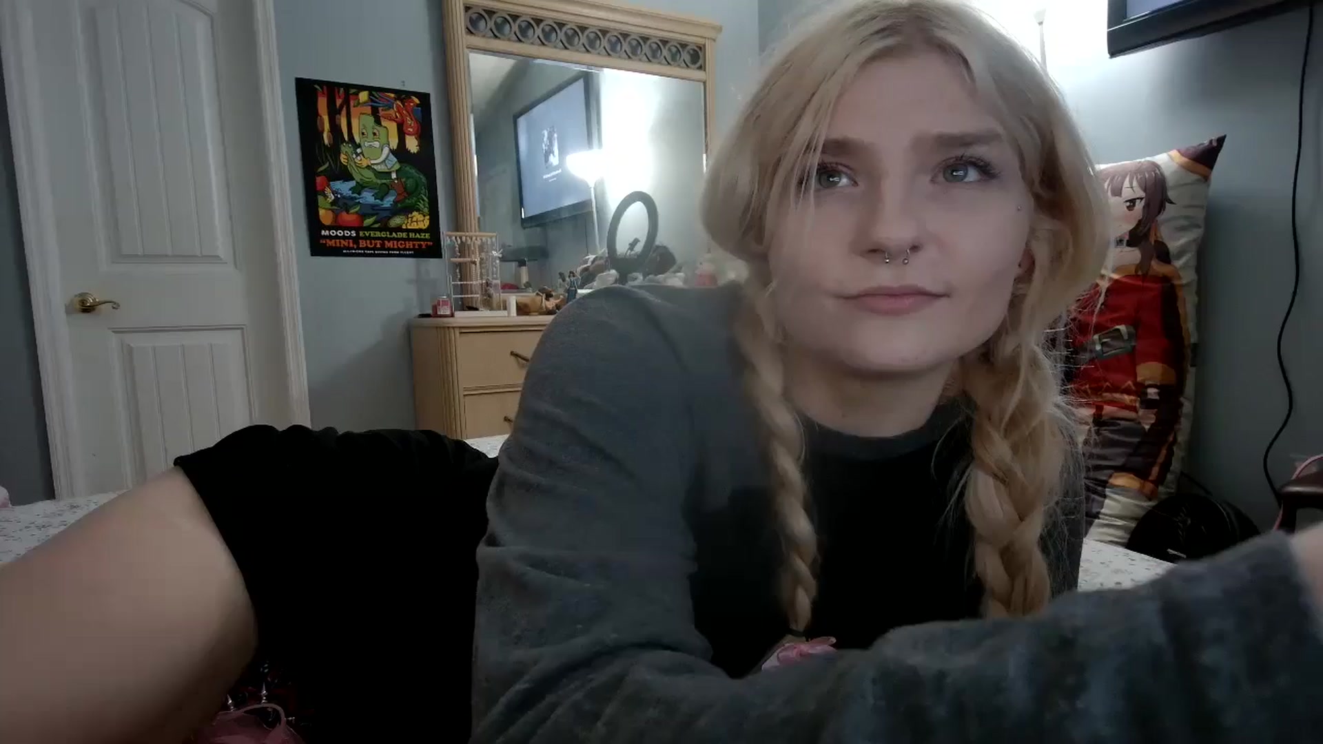 Gallery image thumbnail from DuckChan0's myfreecams stream on, 05/15/2024, 17:15 image 14 of 20