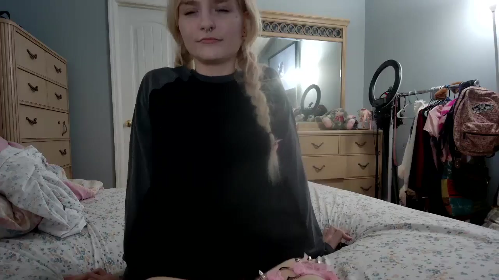 Gallery image thumbnail from DuckChan0's myfreecams stream on, 05/15/2024, 17:15 image 12 of 20