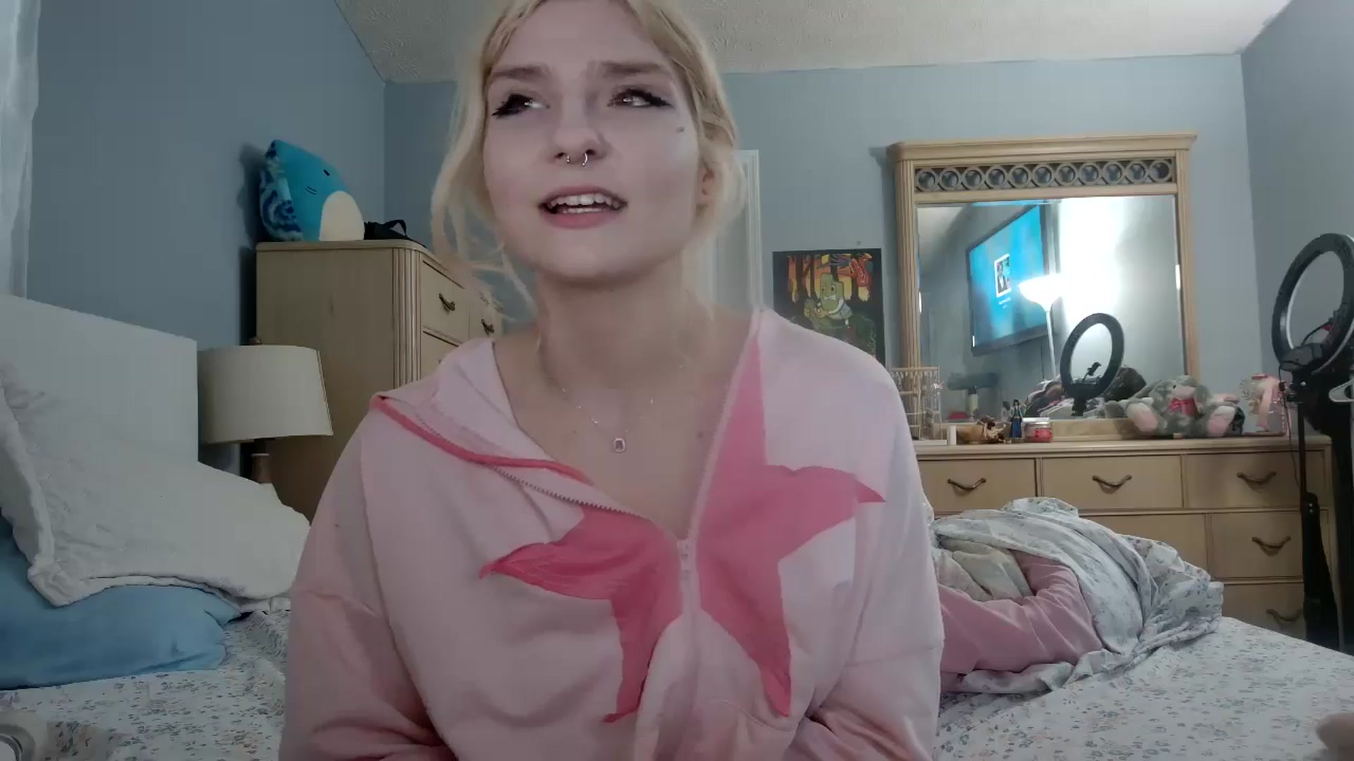 Gallery image thumbnail from DuckChan0's myfreecams stream on, 05/15/2024, 22:44 image 10 of 20