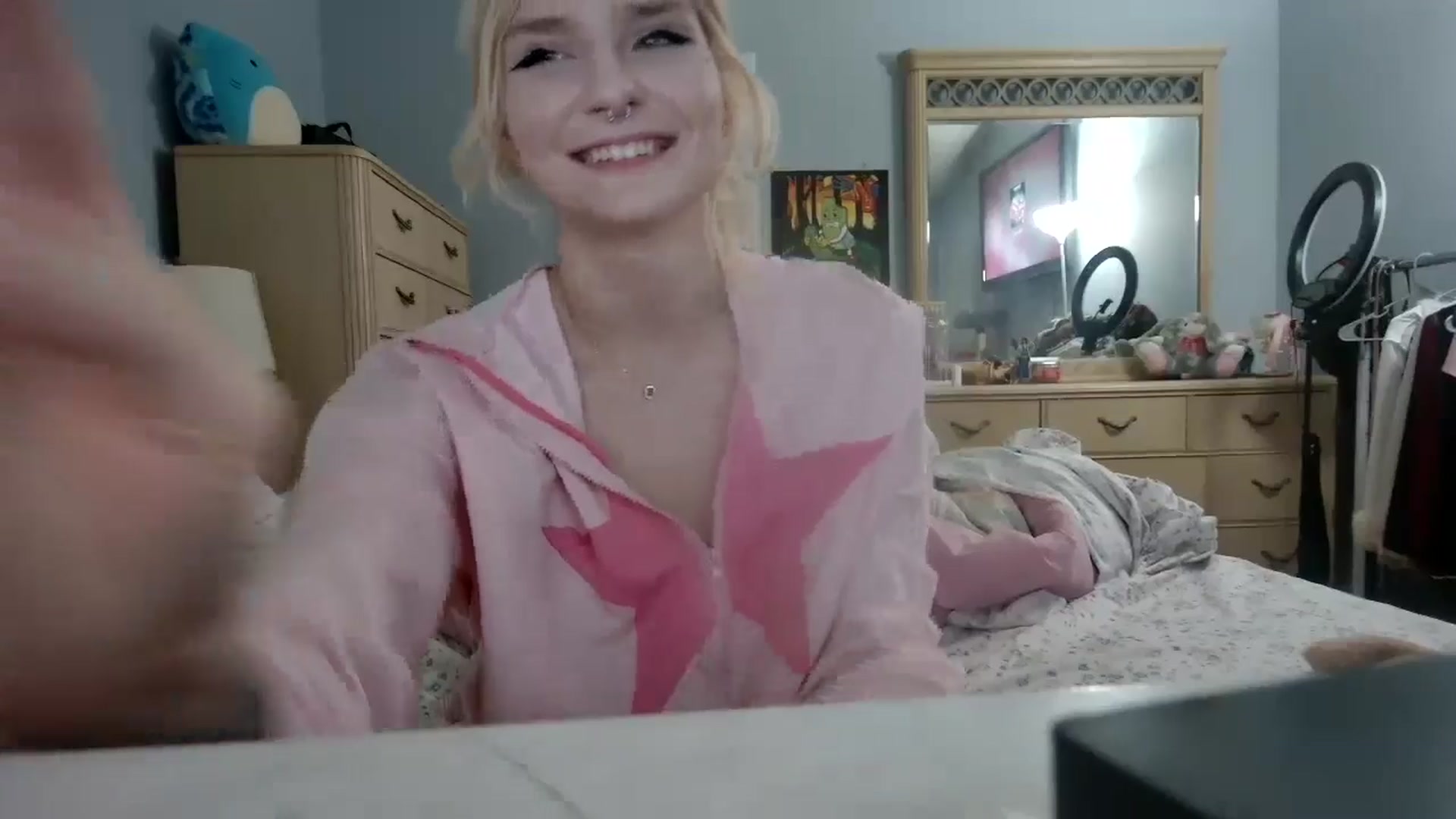 Gallery image thumbnail from DuckChan0's myfreecams stream on, 05/15/2024, 22:44 image 6 of 20