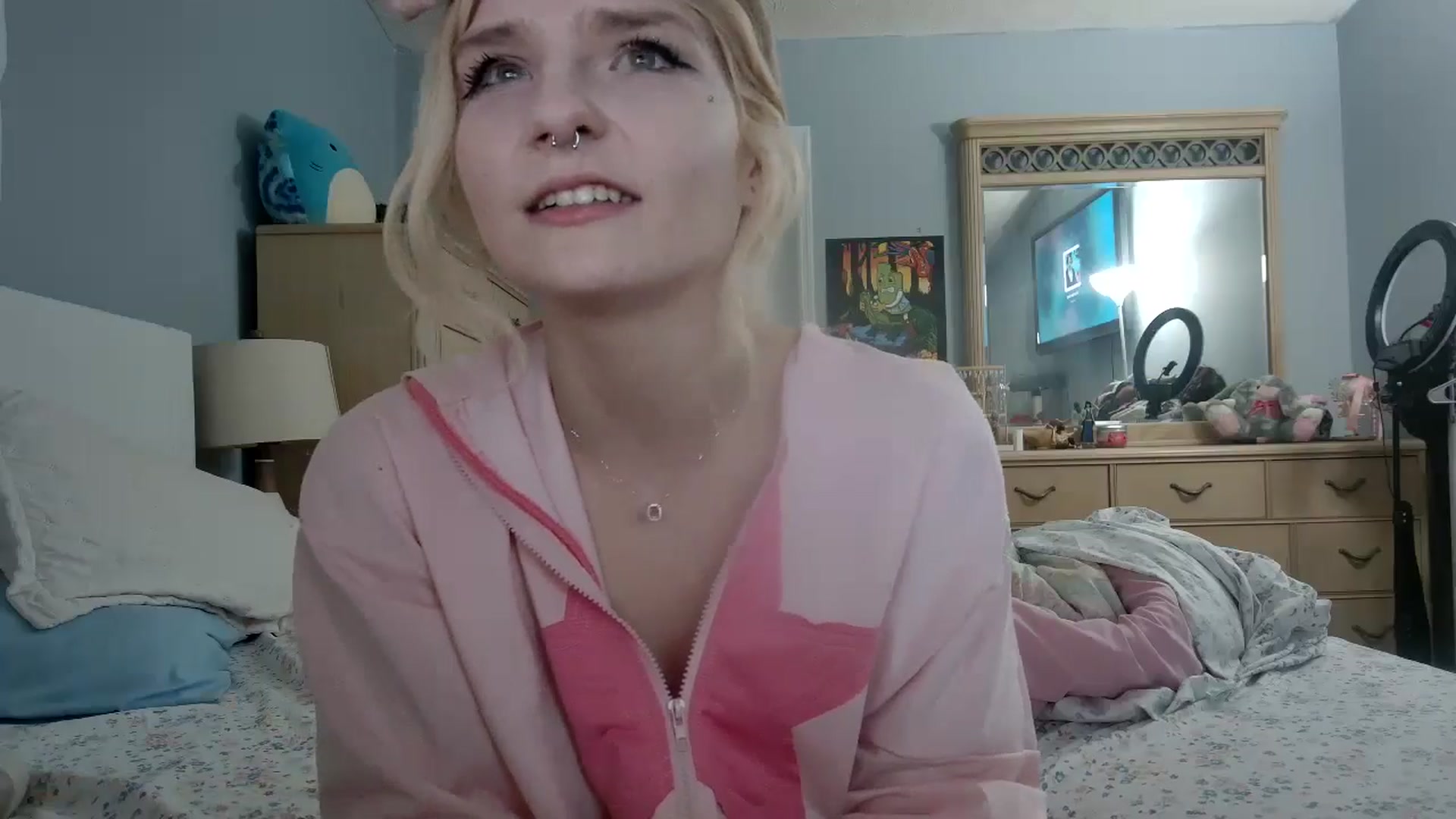Gallery image thumbnail from DuckChan0's myfreecams stream on, 05/15/2024, 22:44 image 13 of 20
