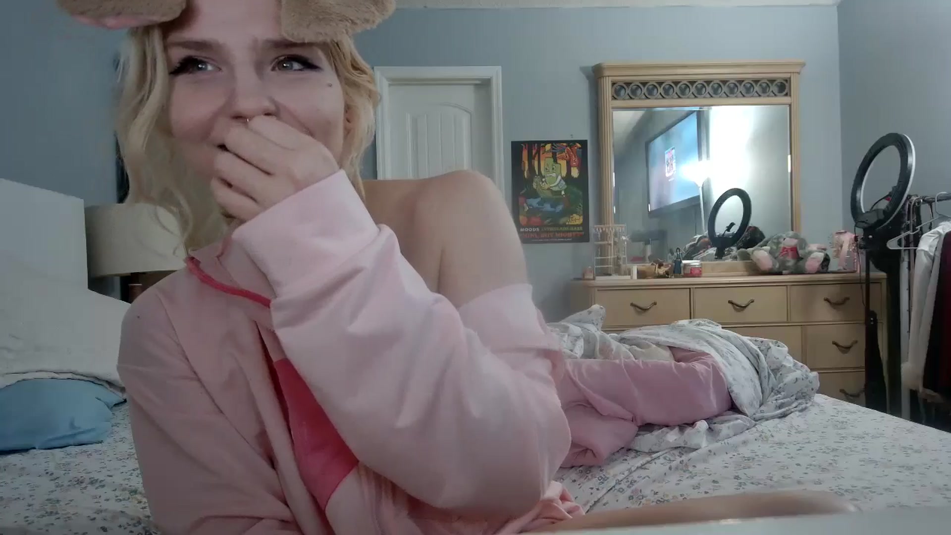 Gallery image thumbnail from DuckChan0's myfreecams stream on, 05/15/2024, 22:44 image 18 of 20