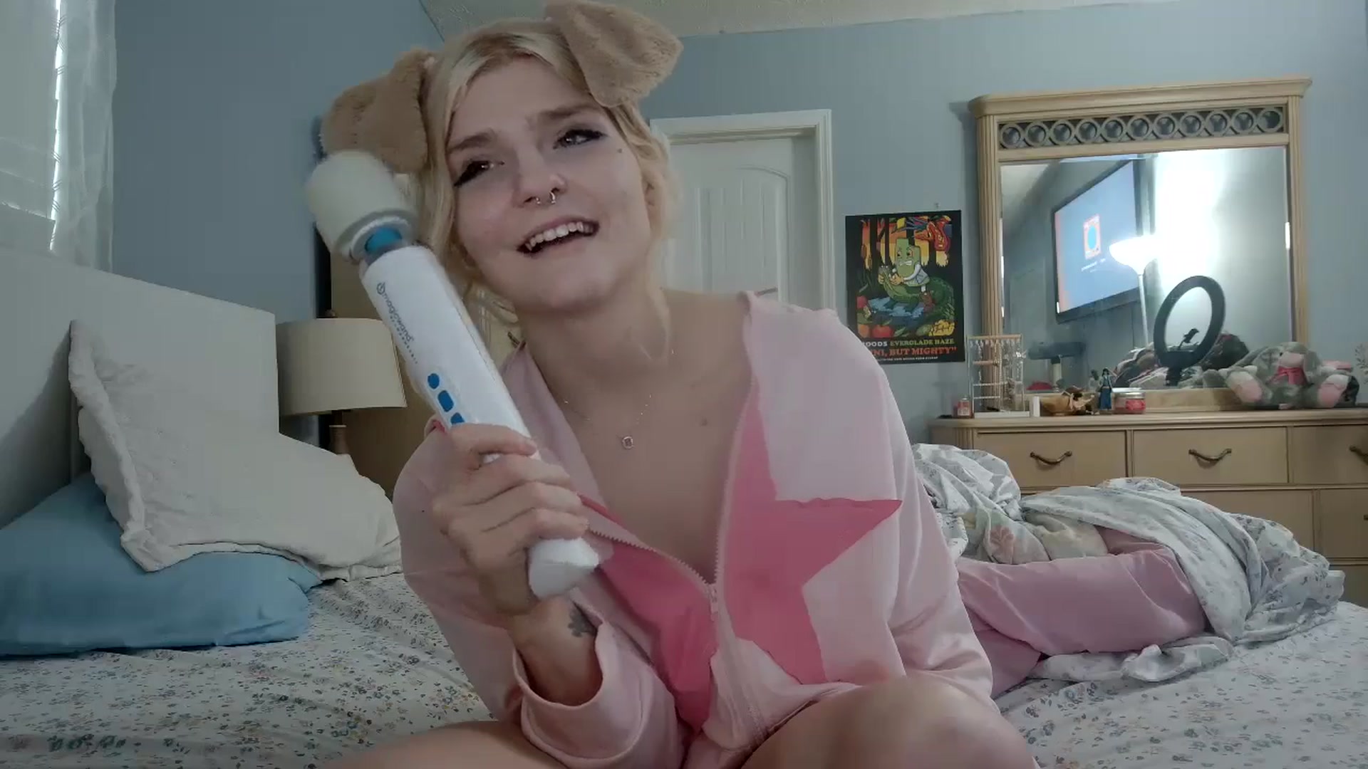 Gallery image thumbnail from DuckChan0's myfreecams stream on, 05/15/2024, 22:44 image 15 of 20