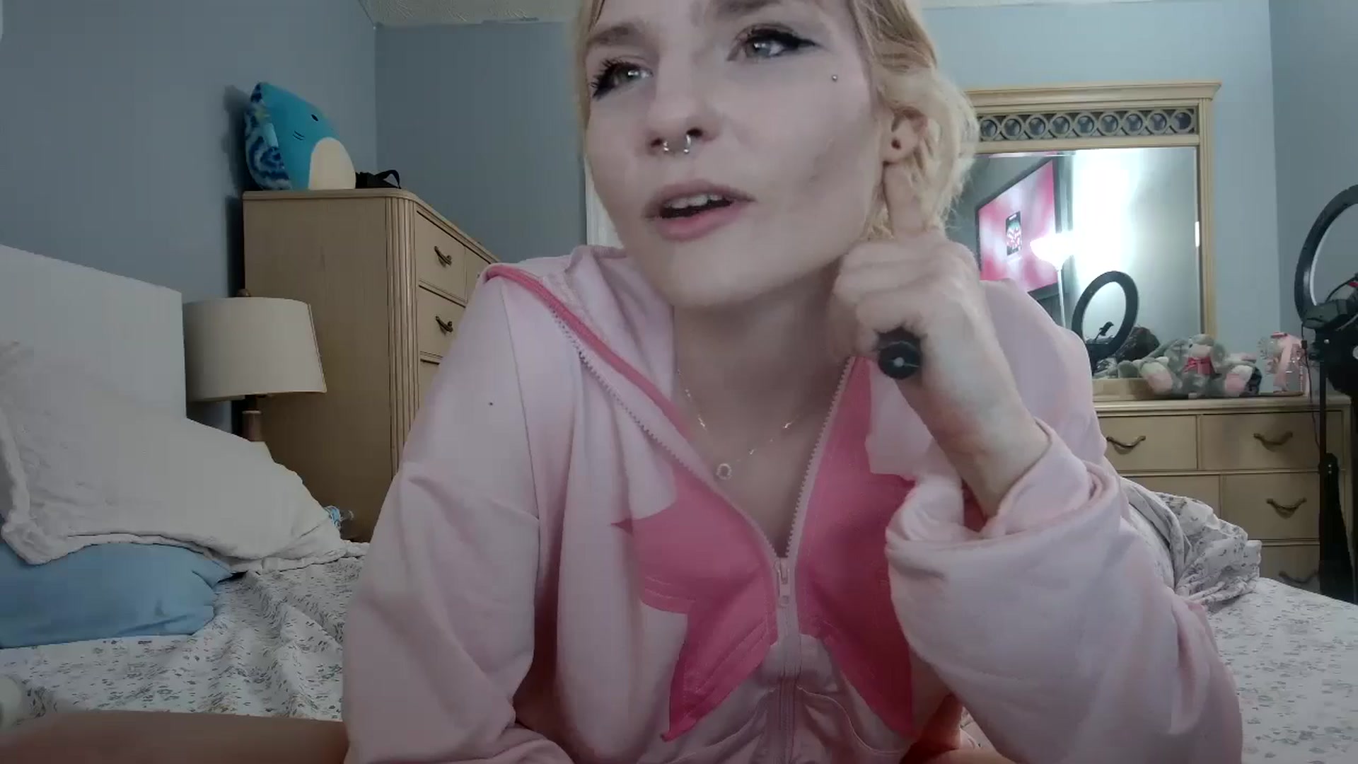 Gallery image thumbnail from DuckChan0's myfreecams stream on, 05/15/2024, 22:44 image 9 of 20