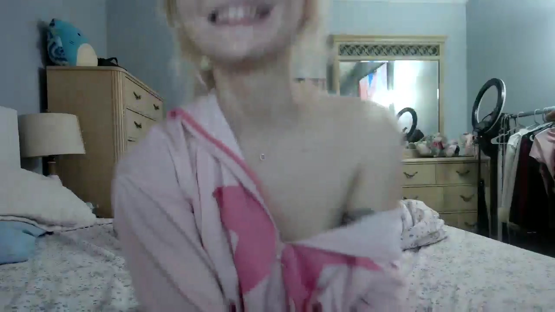 Gallery image thumbnail from DuckChan0's myfreecams stream on, 05/15/2024, 23:35 image 16 of 20