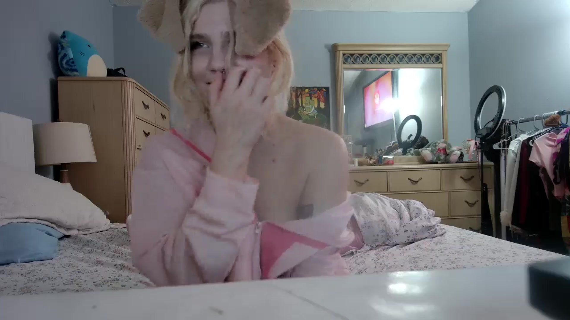 Gallery image thumbnail from DuckChan0's myfreecams stream on, 05/15/2024, 23:35 image 5 of 20