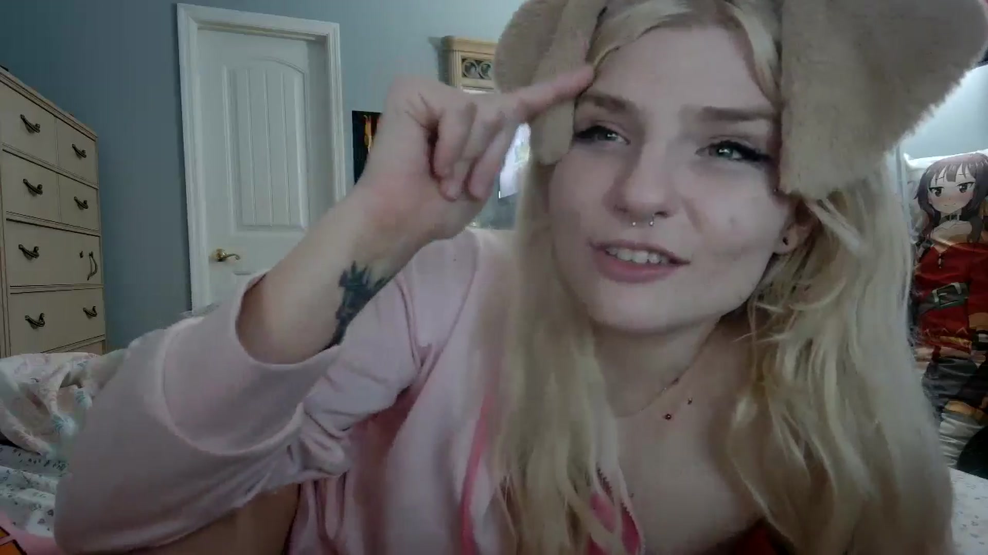Gallery image thumbnail from DuckChan0's myfreecams stream on, 05/16/2024, 24:42 image 19 of 20