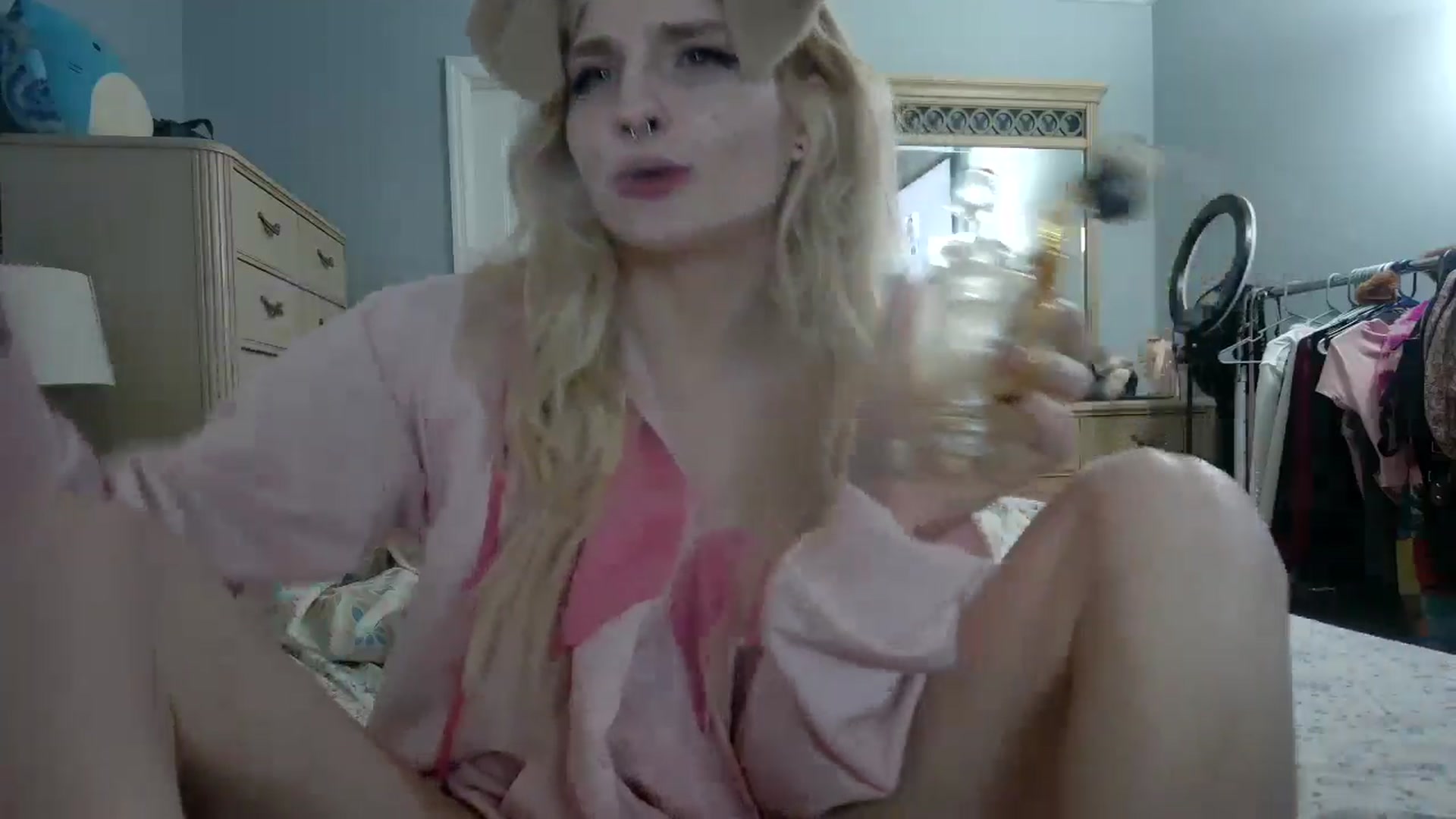 Gallery image thumbnail from DuckChan0's myfreecams stream on, 05/16/2024, 24:42 image 11 of 20