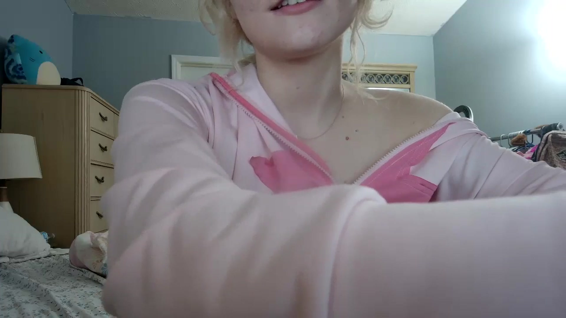 Gallery image thumbnail from DuckChan0's myfreecams stream on, 05/16/2024, 24:42 image 6 of 20