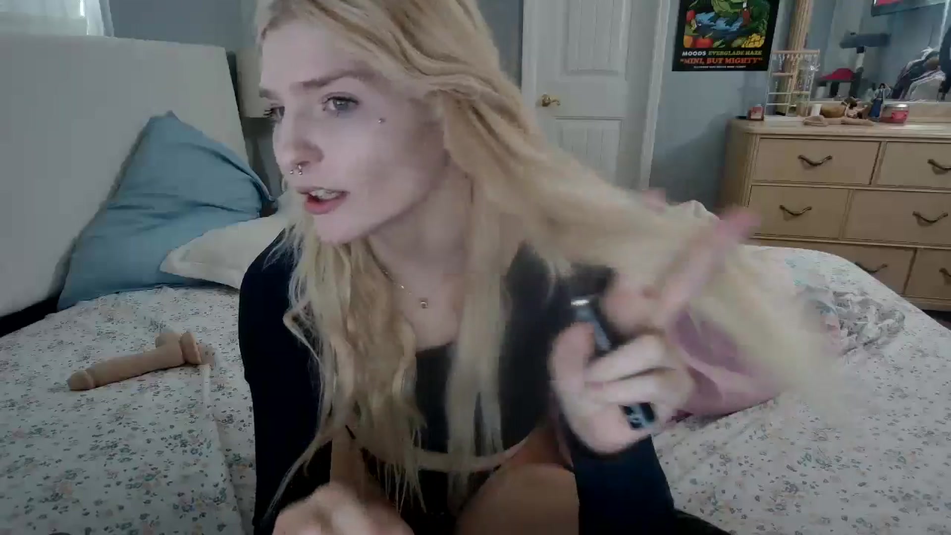 Gallery image thumbnail from DuckChan0's myfreecams stream on, 05/16/2024, 15:00 image 2 of 20