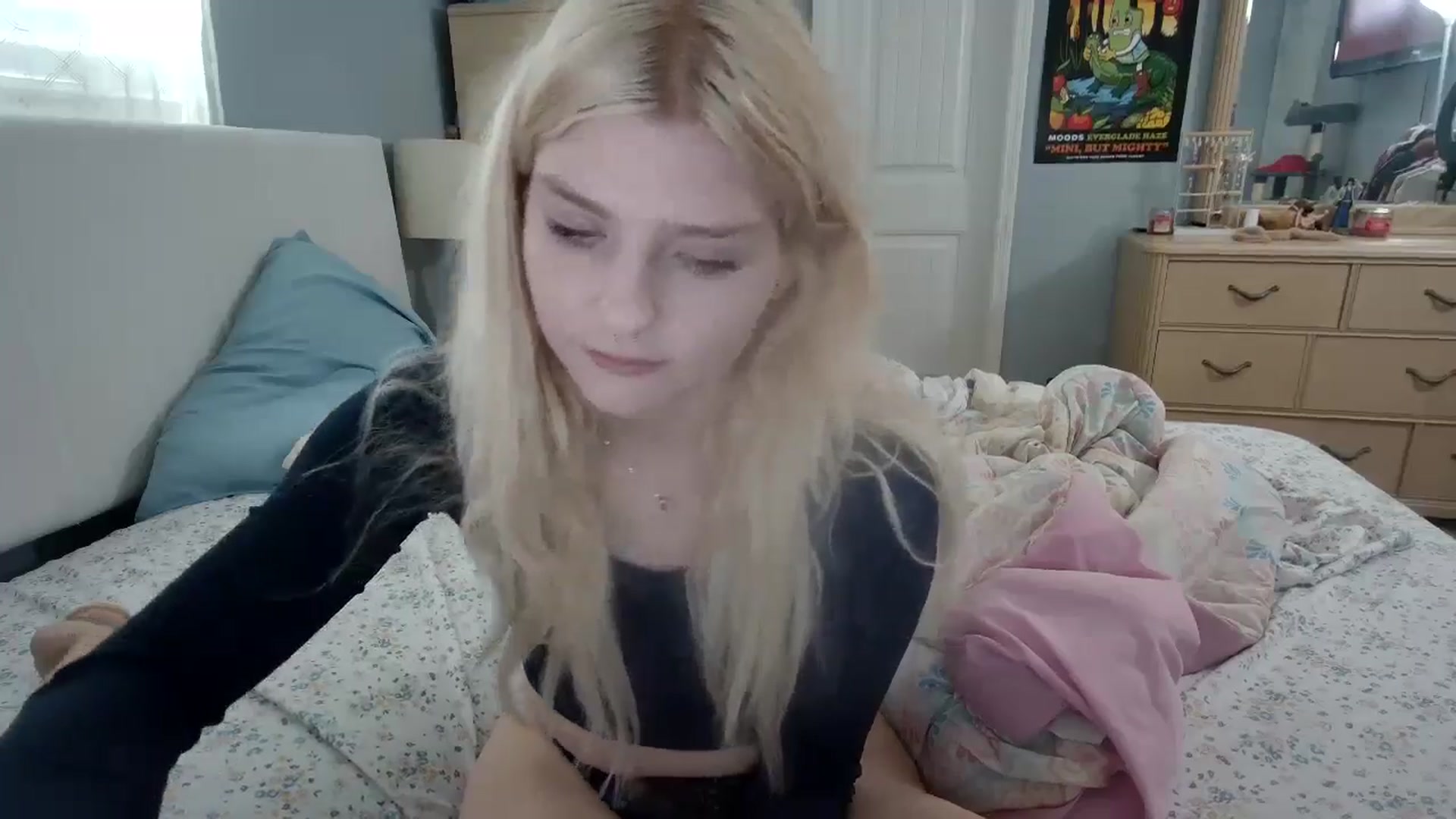 Gallery image thumbnail from DuckChan0's myfreecams stream on, 05/16/2024, 15:00 image 15 of 20