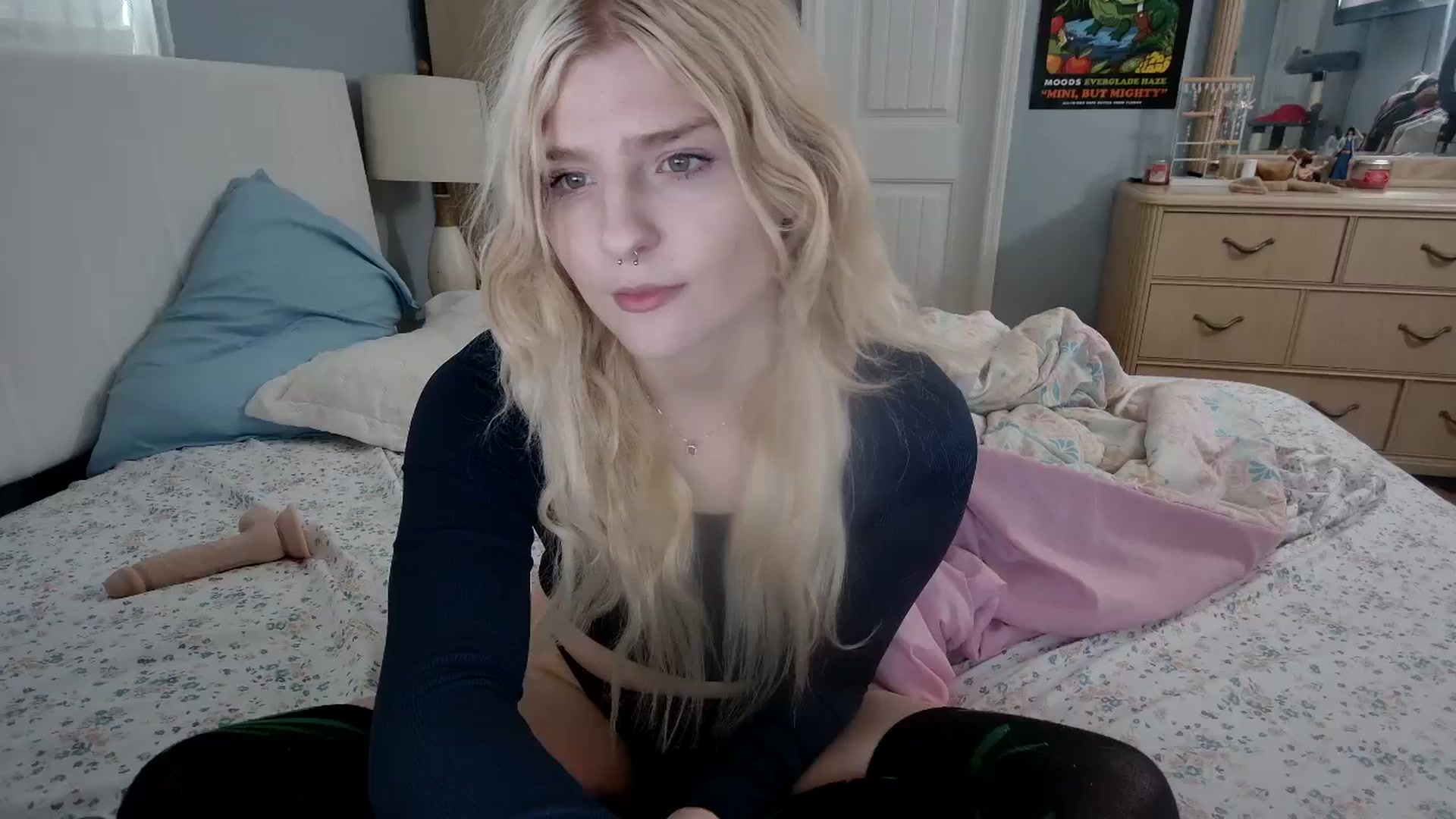 Gallery image thumbnail from DuckChan0's myfreecams stream on, 05/16/2024, 15:00 image 1 of 20