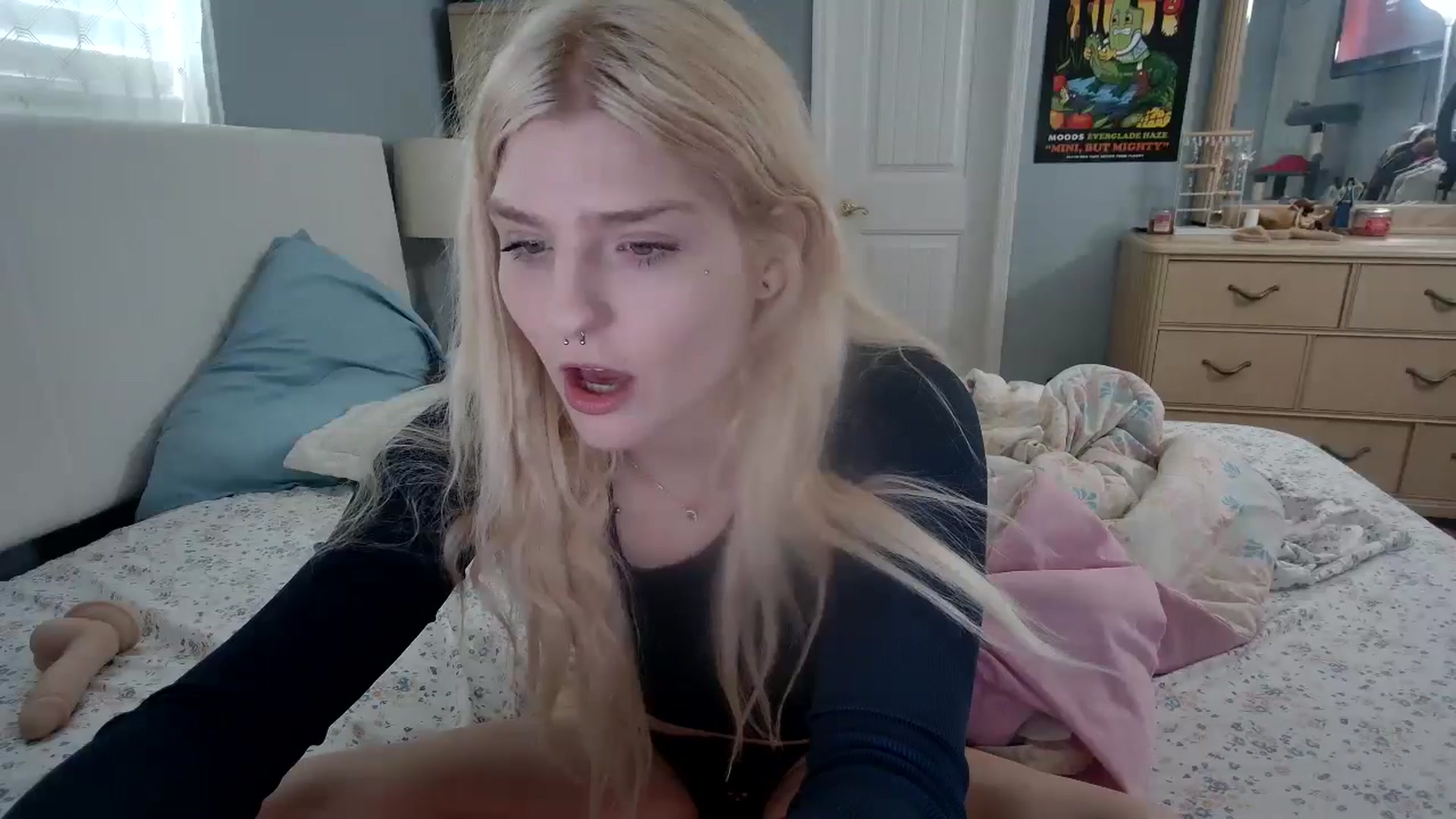 Gallery image thumbnail from DuckChan0's myfreecams stream on, 05/16/2024, 15:00 image 13 of 20