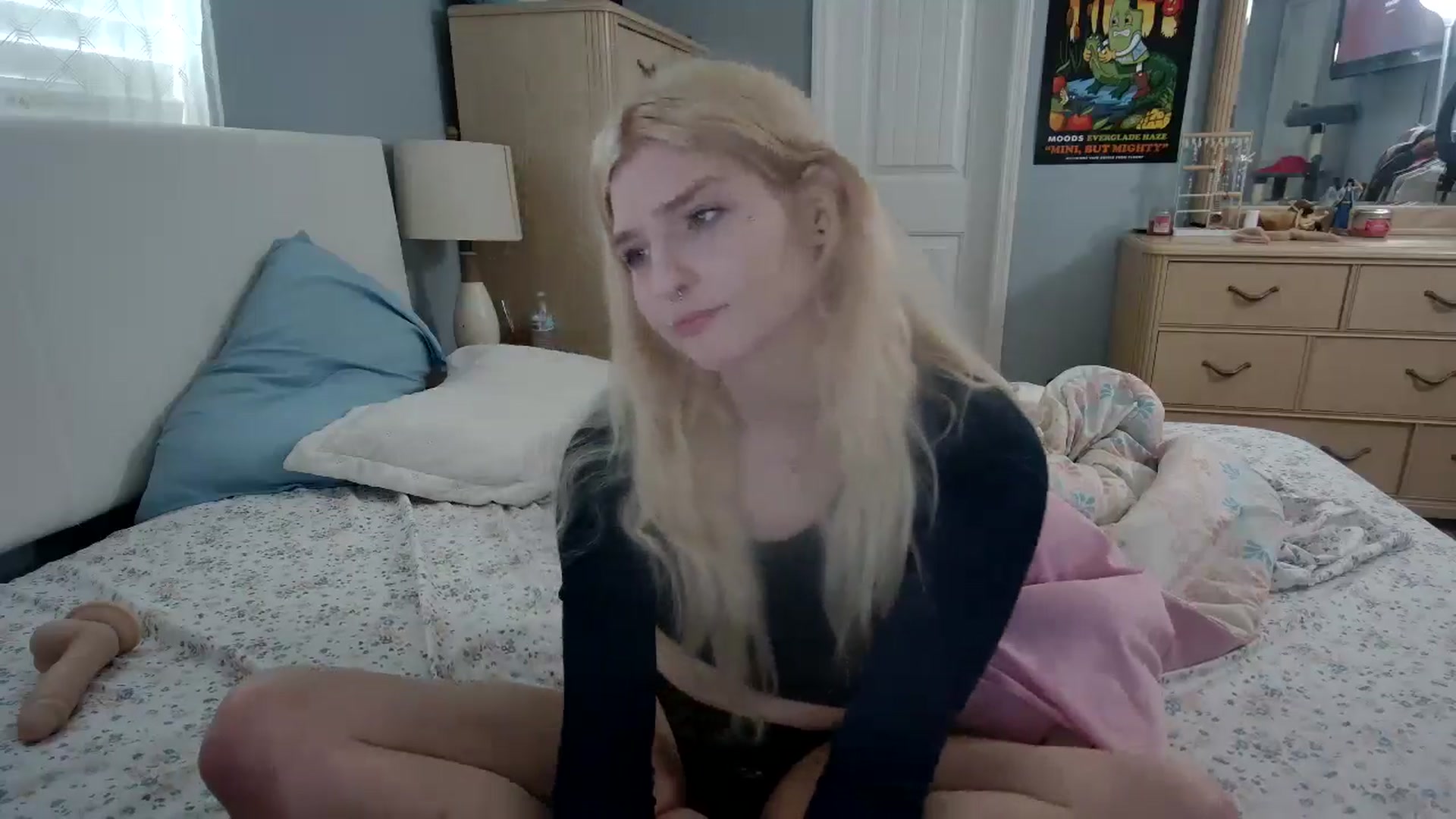 Gallery image thumbnail from DuckChan0's myfreecams stream on, 05/16/2024, 15:00 image 14 of 20