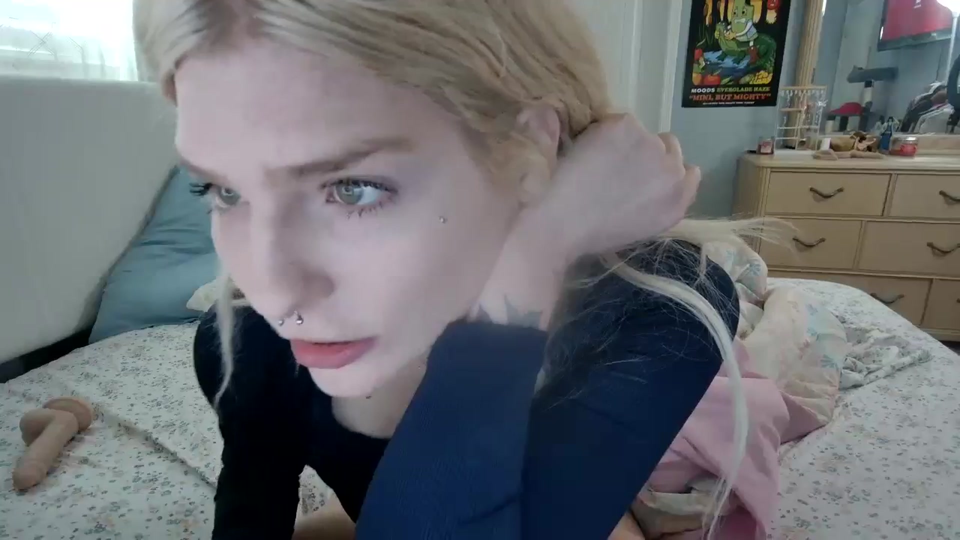 Gallery image thumbnail from DuckChan0's myfreecams stream on, 05/16/2024, 15:00 image 12 of 20