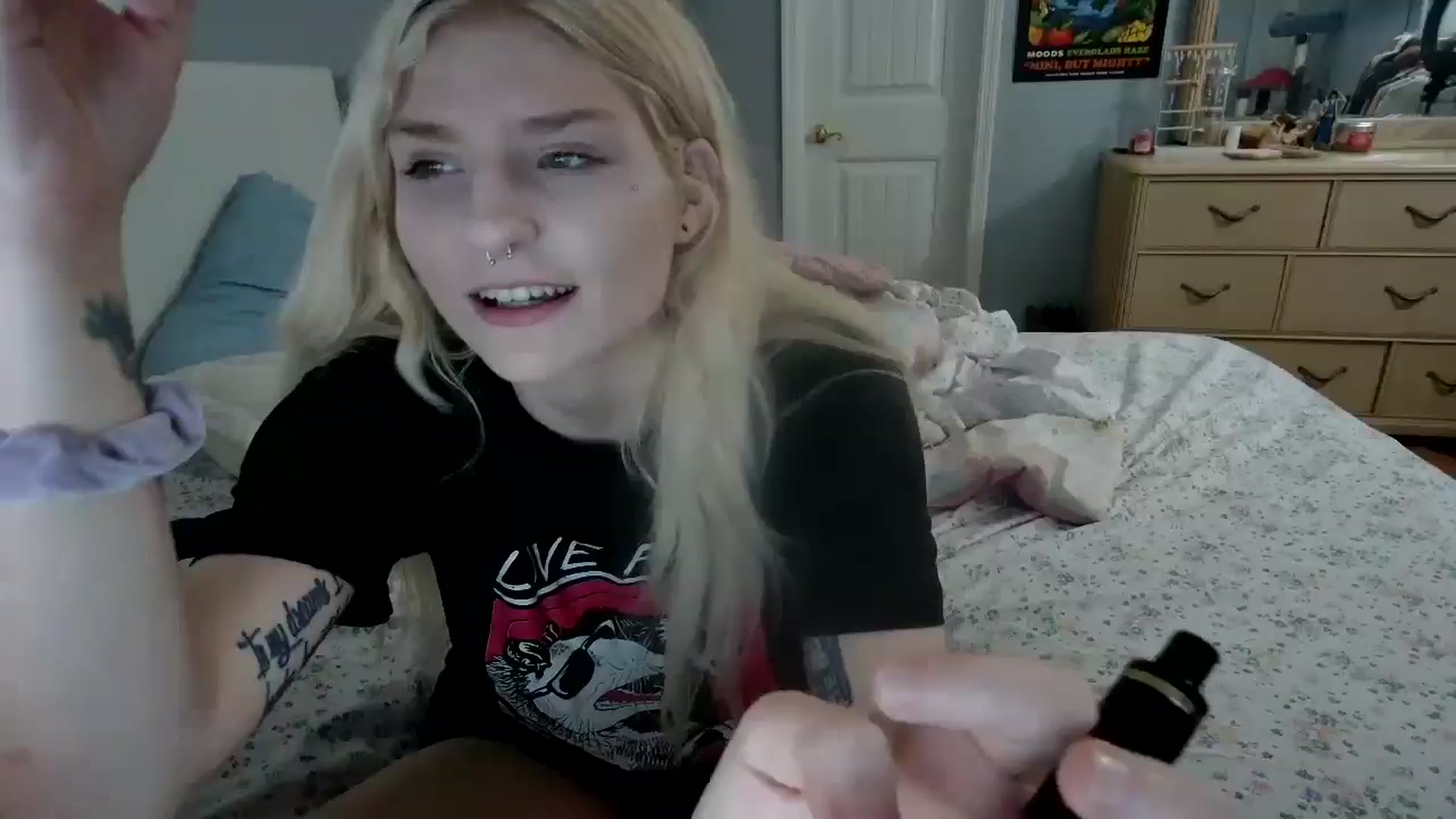 Gallery image thumbnail from DuckChan0's myfreecams stream on, 05/16/2024, 23:15 image 4 of 20