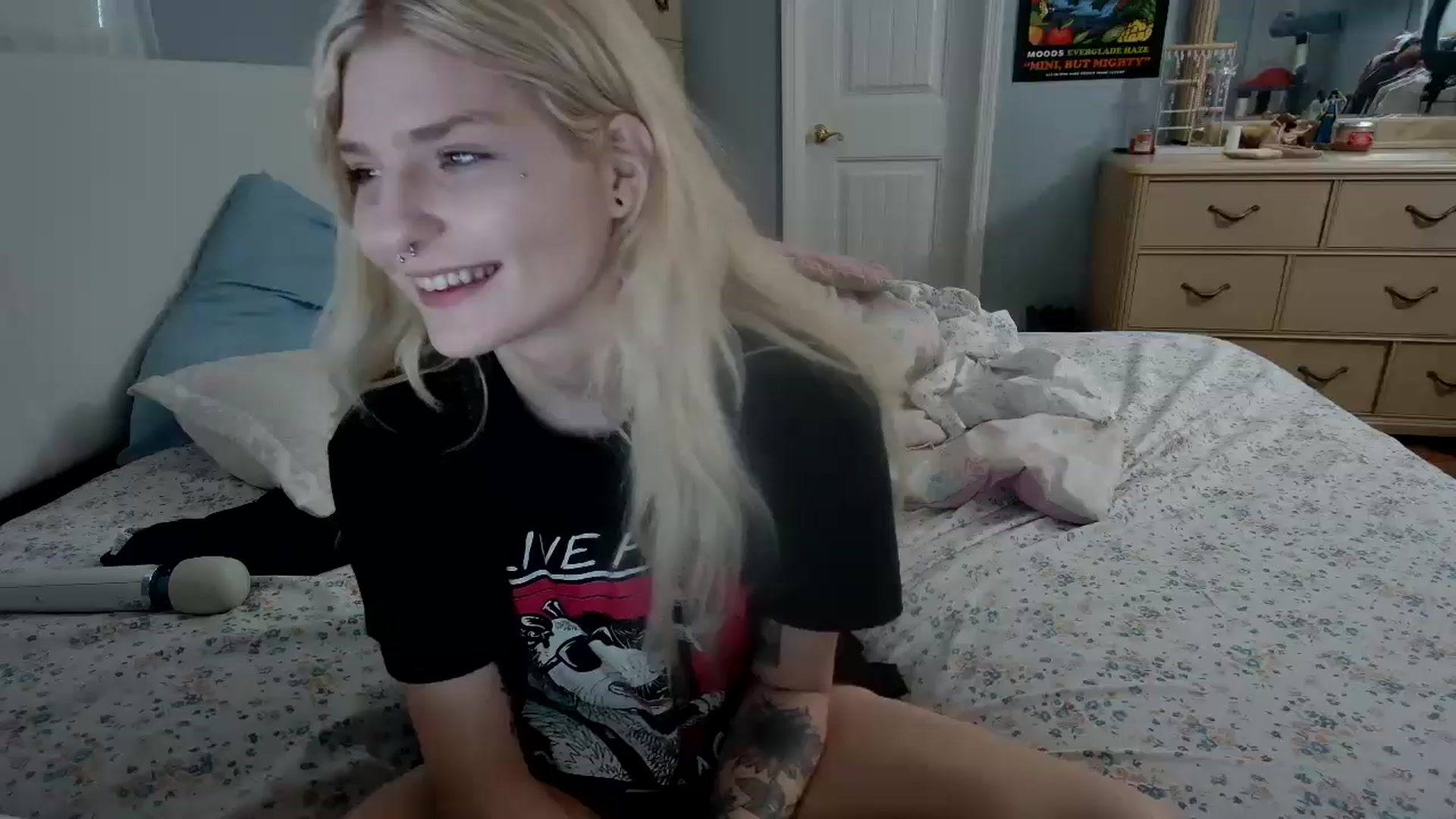 Gallery image thumbnail from DuckChan0's myfreecams stream on, 05/16/2024, 23:15 image 5 of 20